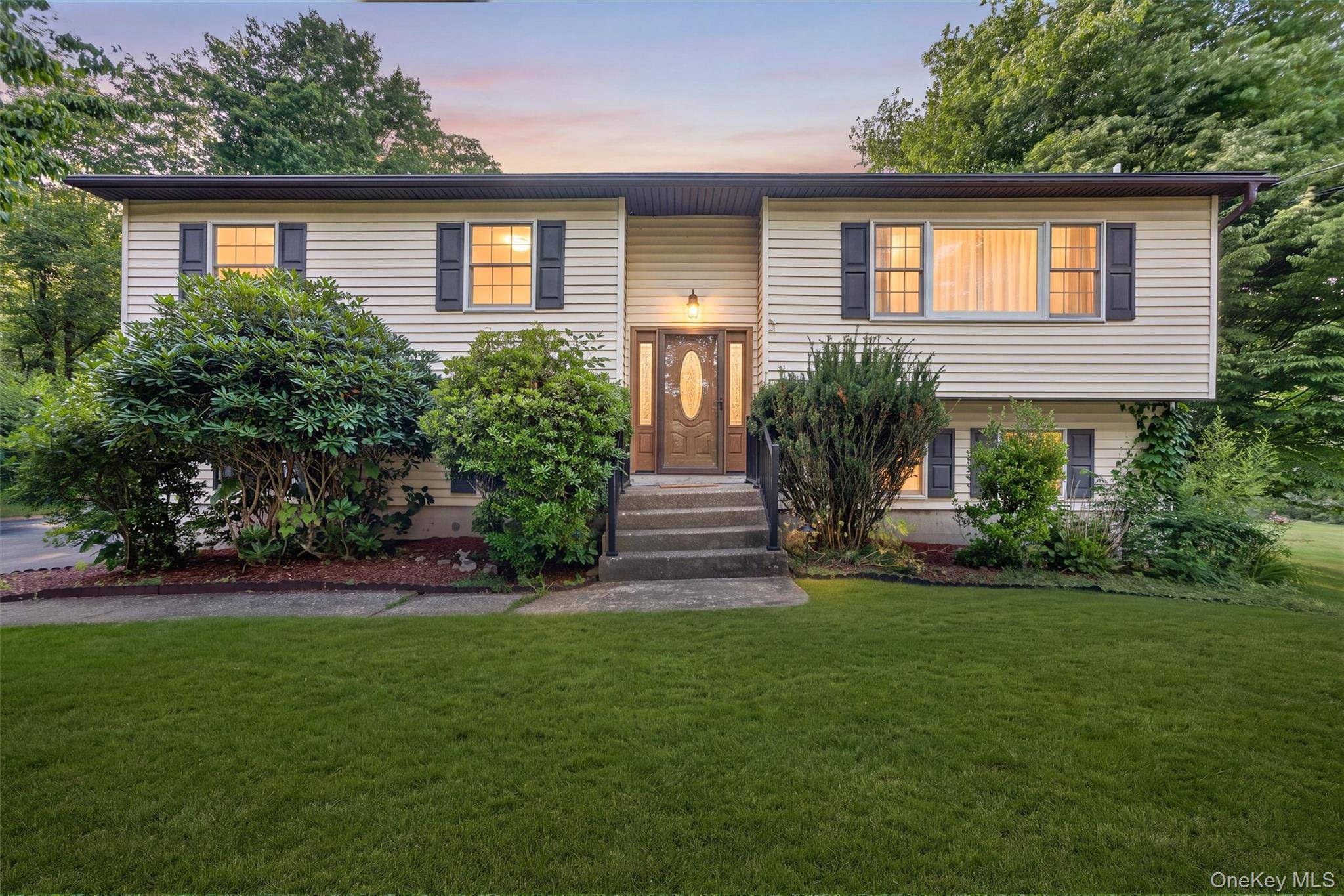 33 Seaman RD, Circleville, NY 10919