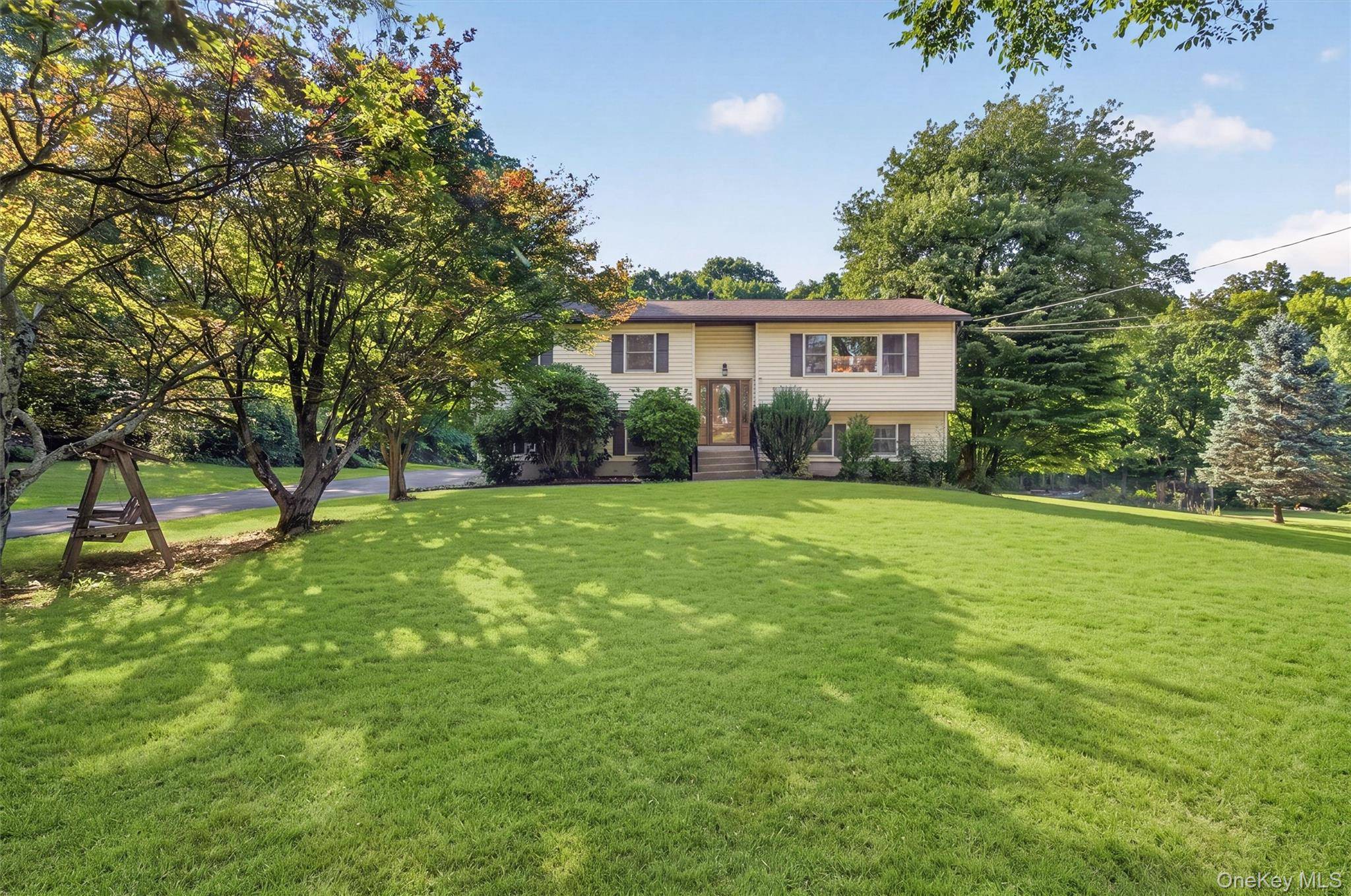 33 Seaman RD, Circleville, NY 10919
