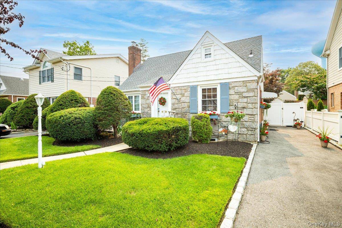 131 Euston RD, West Hempstead, NY 11552
