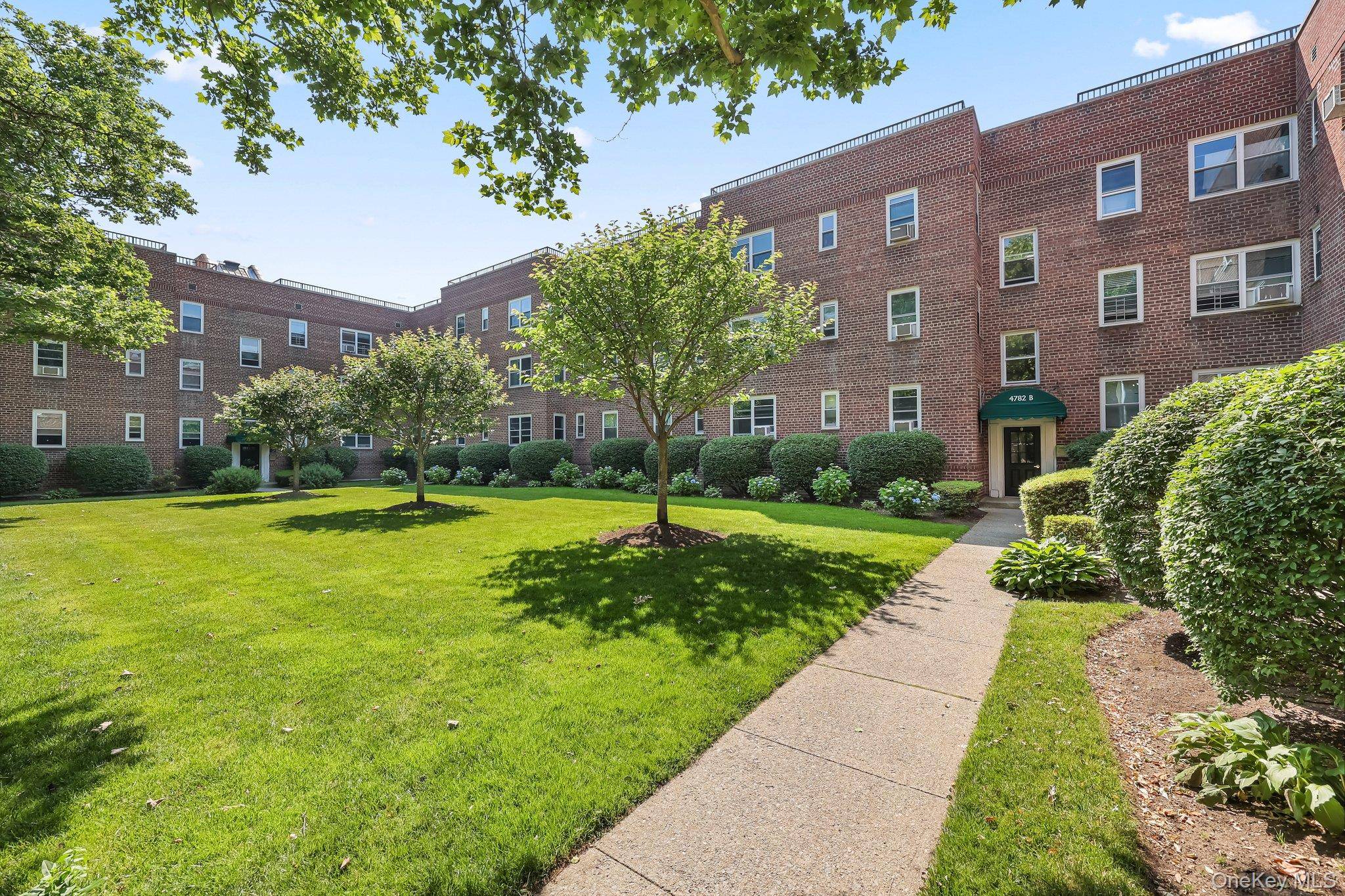 4782 boston post #A- 3B, Pelham, NY 10803