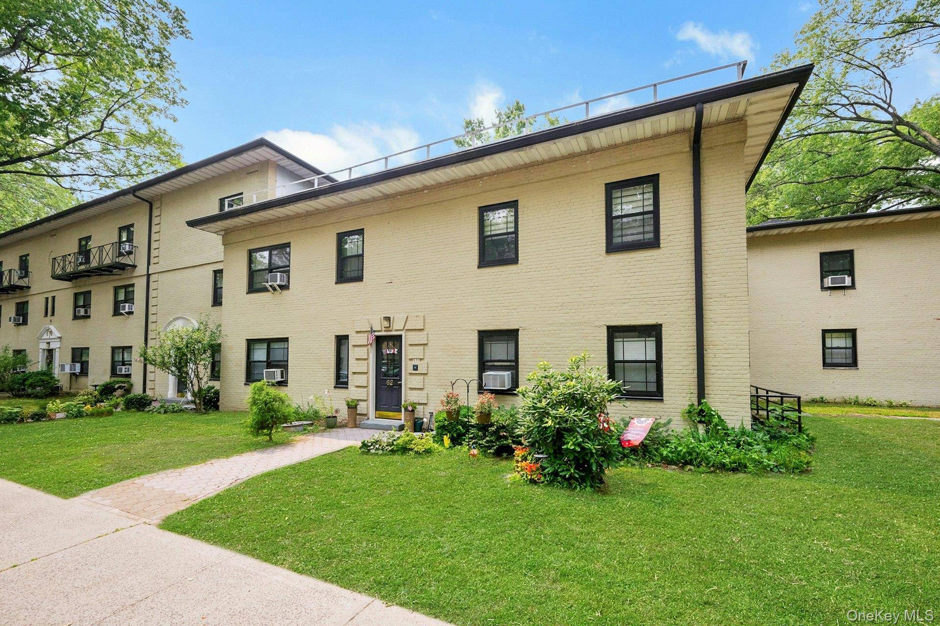 62 Manchester RD #2L, Eastchester, NY 10709