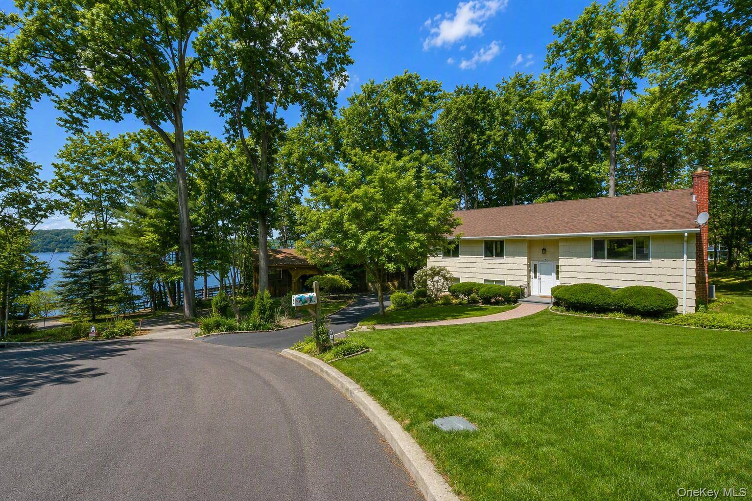 6 Scarborough CIR, Briarcliff Manor, NY 10510