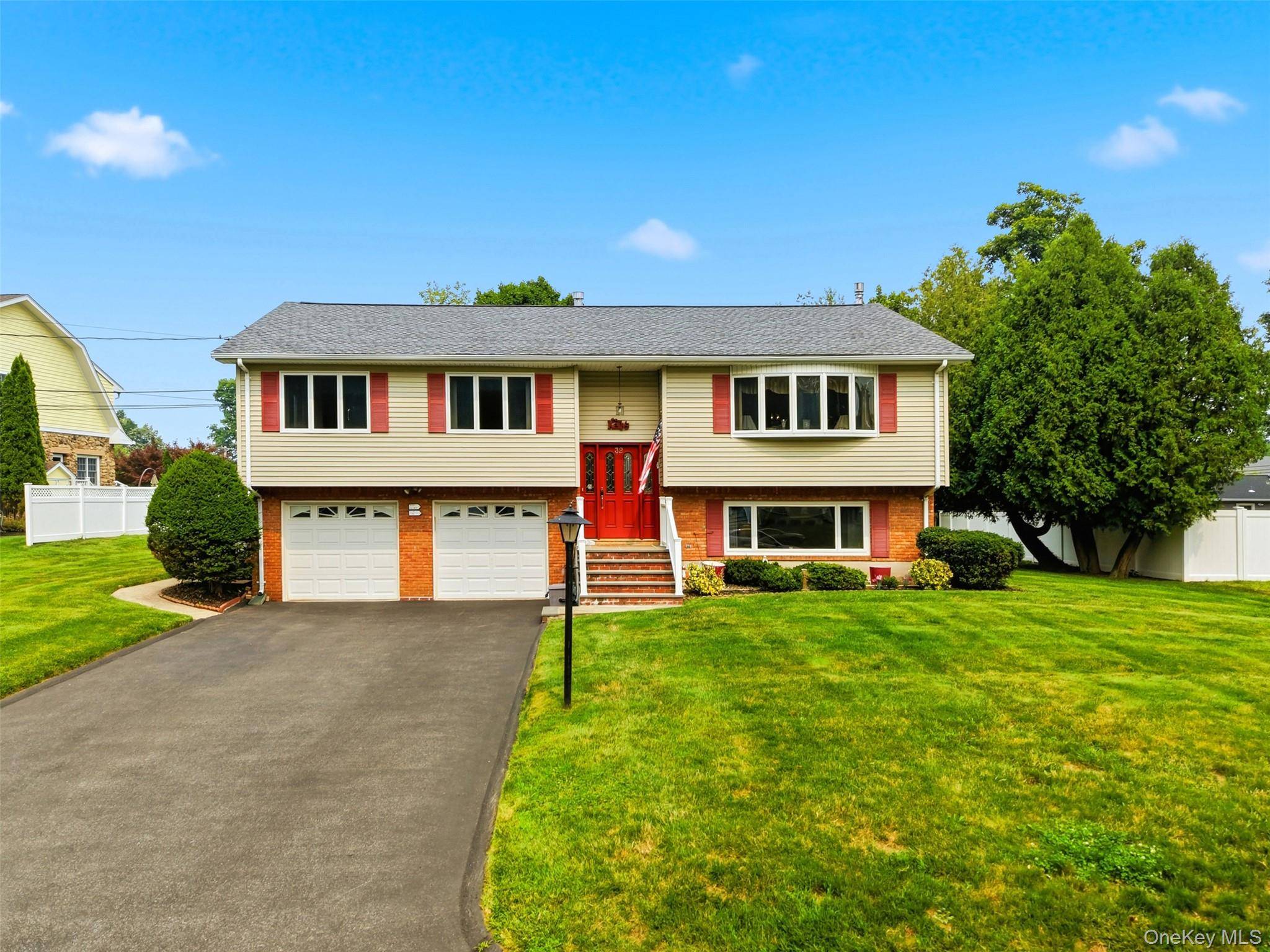 32 Van Zandt DR, Pearl River, NY 10965