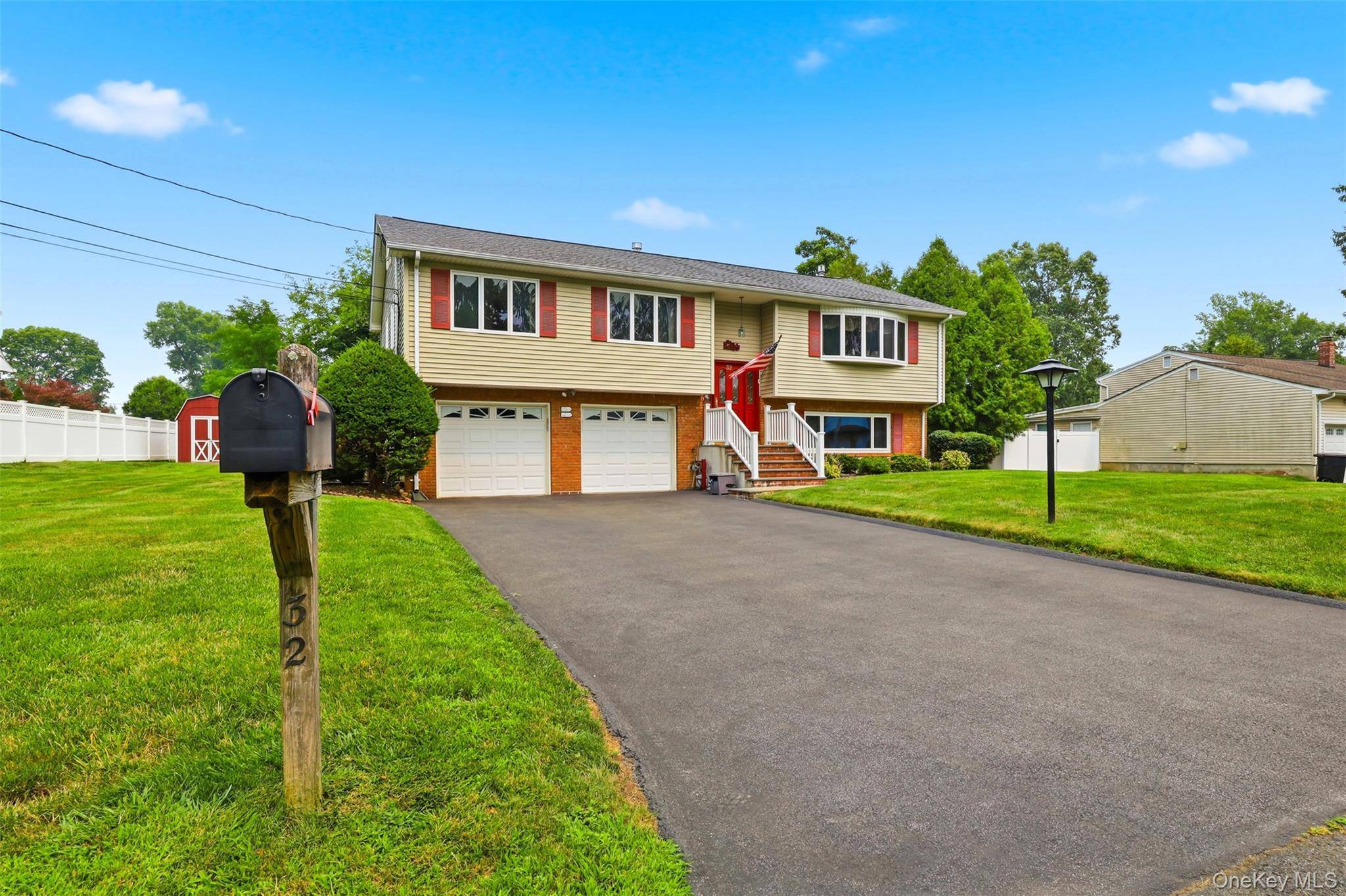 32 Van Zandt DR, Pearl River, NY 10965
