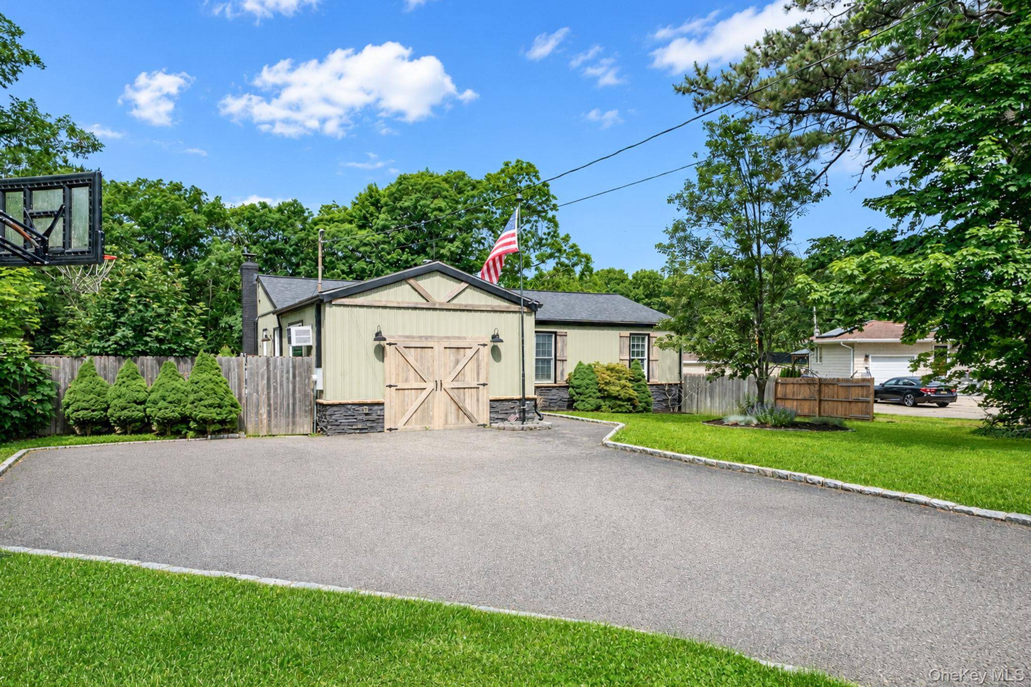 1010 Sipp AVE, Medford, NY 11763