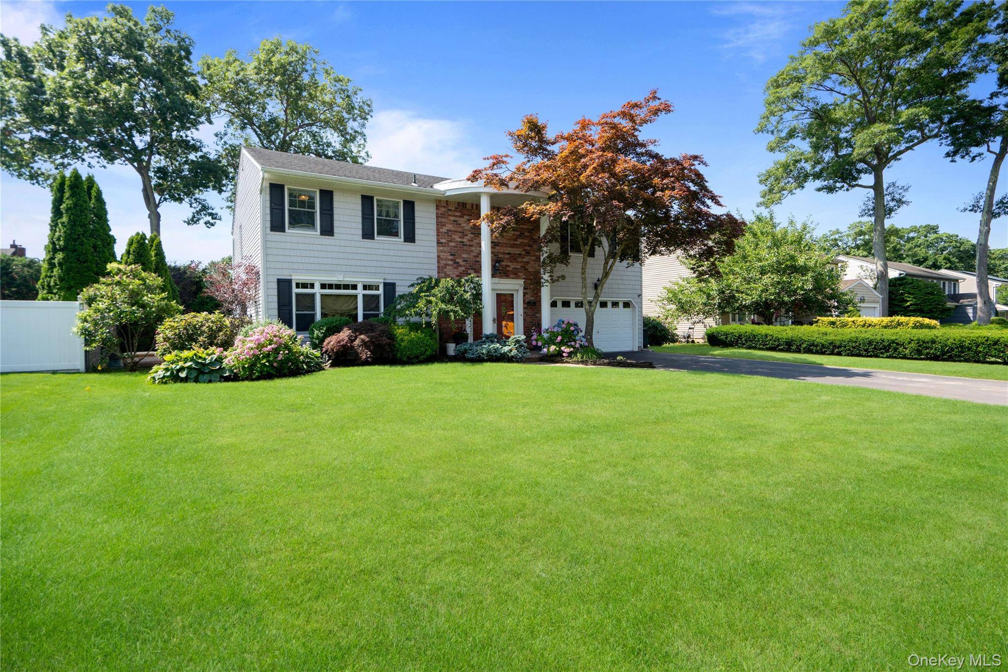 12 Empress Pines DR, Nesconset, NY 11767