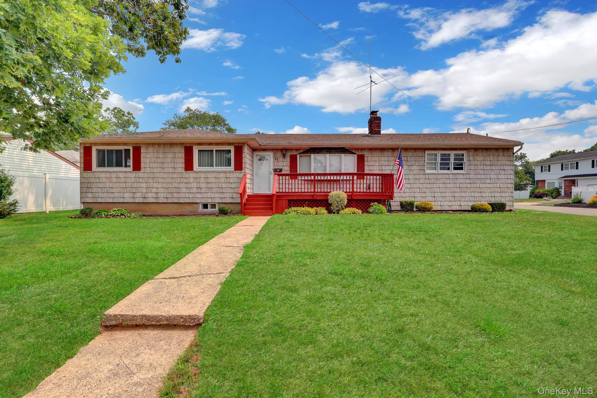 47 Whittier AVE, North Babylon, NY 11703