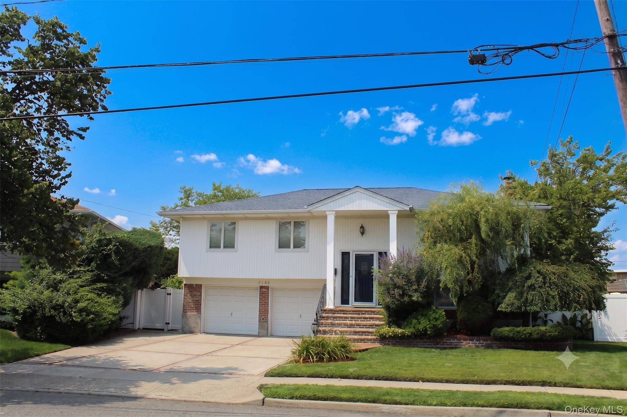 3186 Ocean Harbor DR, Oceanside, NY 11572