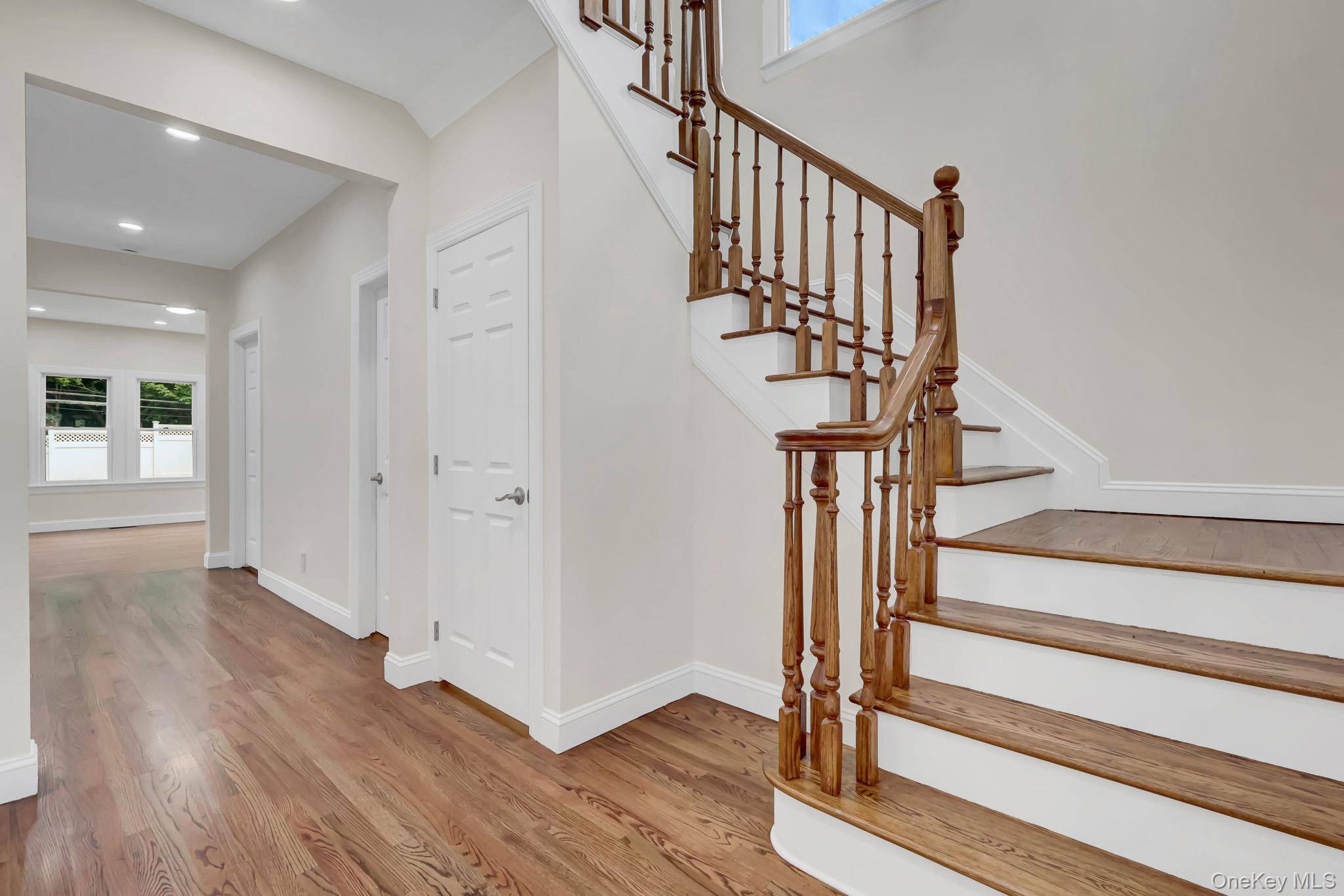 86 George ST, East Hills, NY 11577