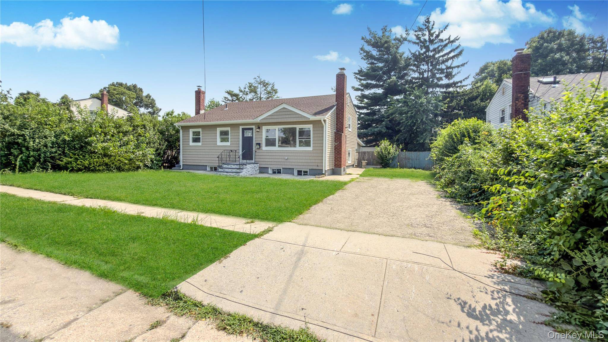 162 State ST, Westbury, NY 11590