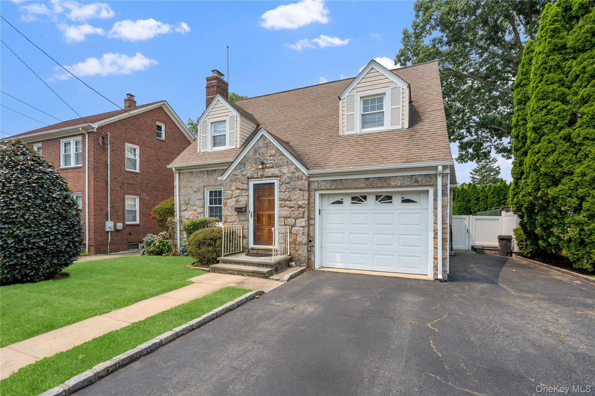 19 Chestnut ST, Glen Cove, NY 11542