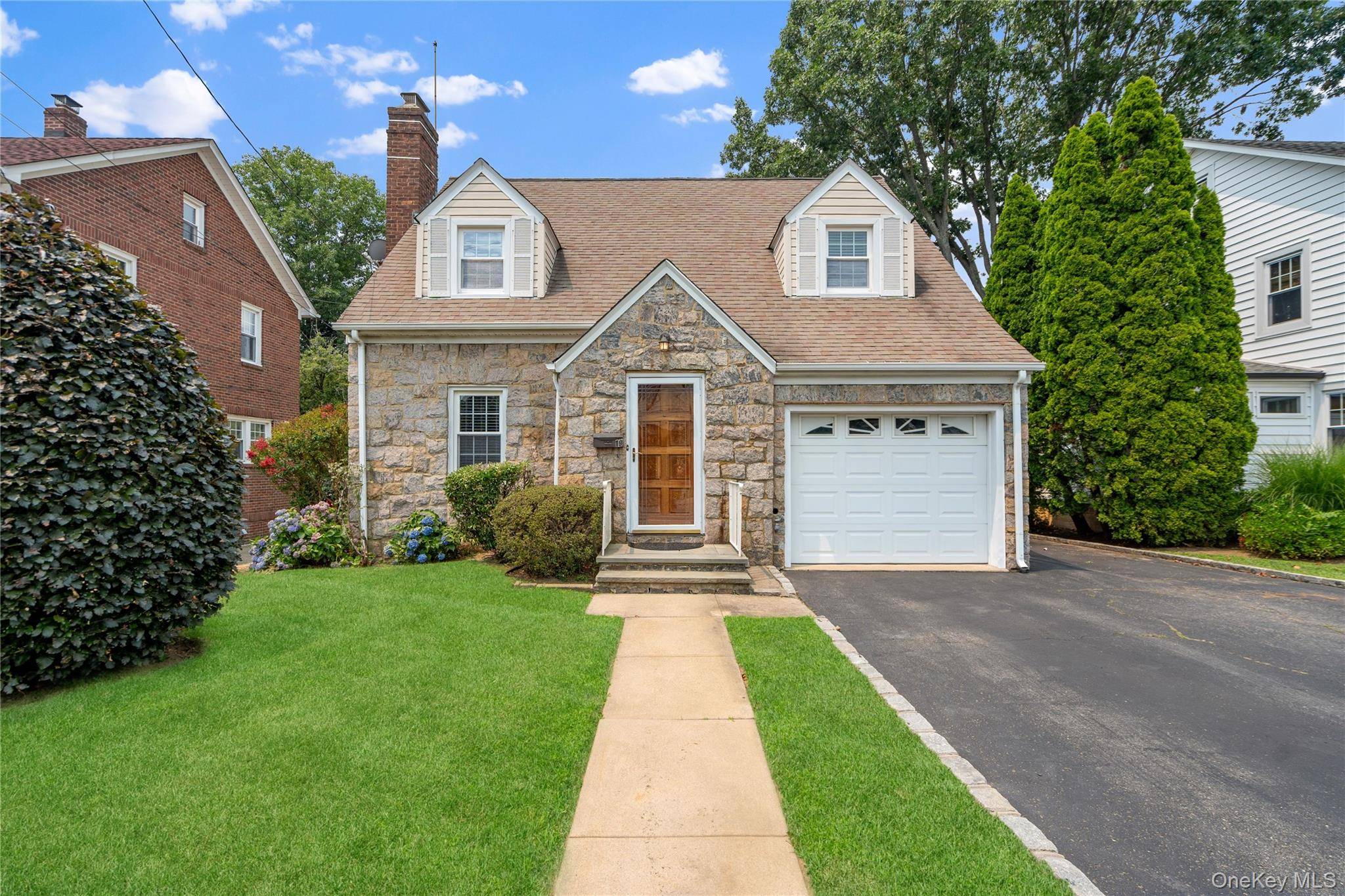 19 Chestnut ST, Glen Cove, NY 11542