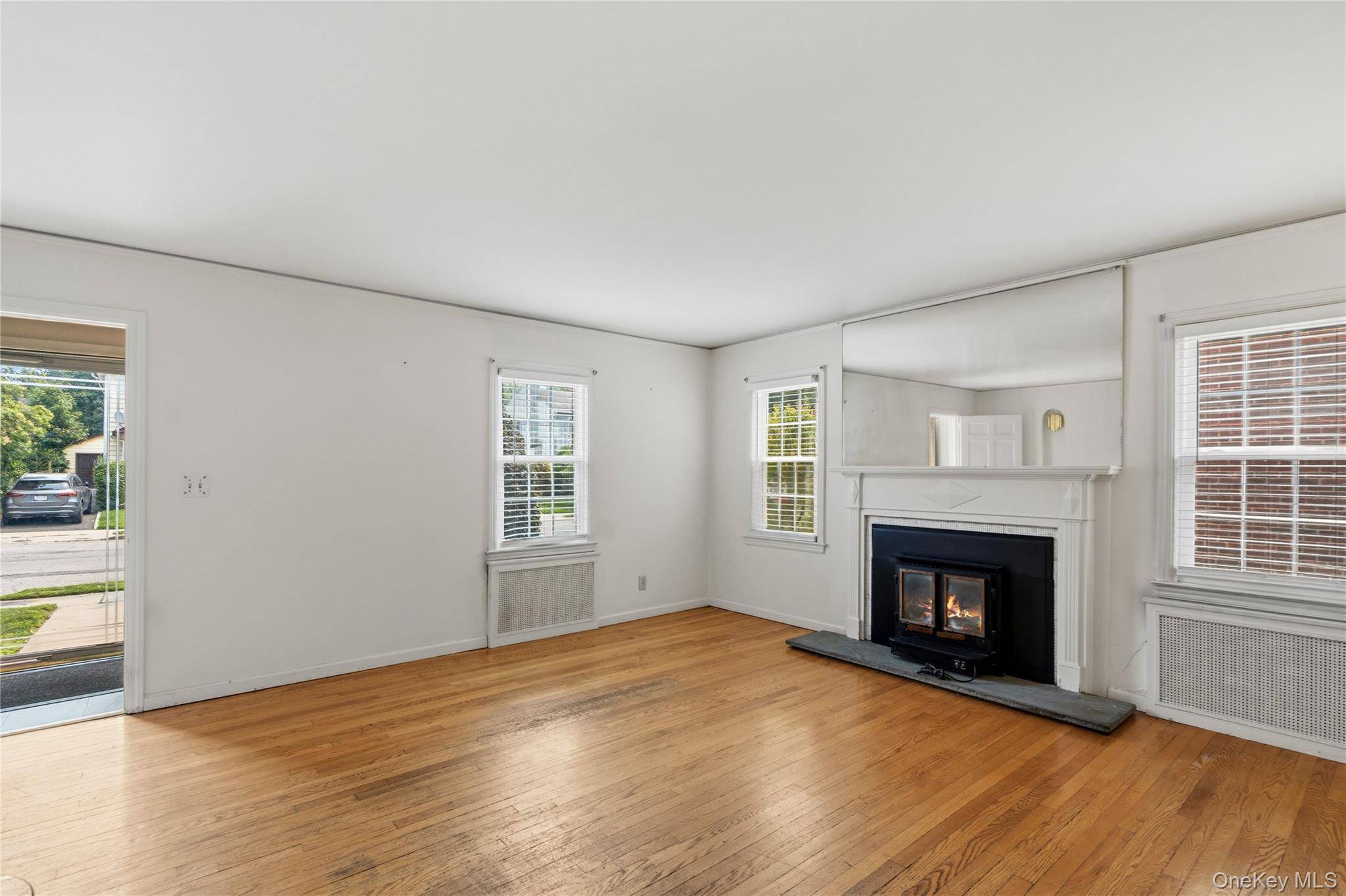 19 Chestnut ST, Glen Cove, NY 11542