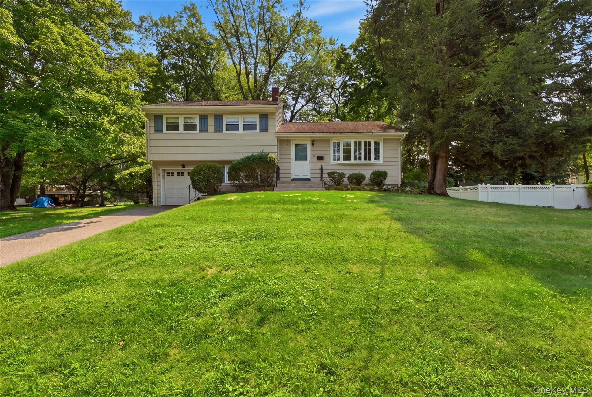 24 Marcia LN, New City, NY 10956