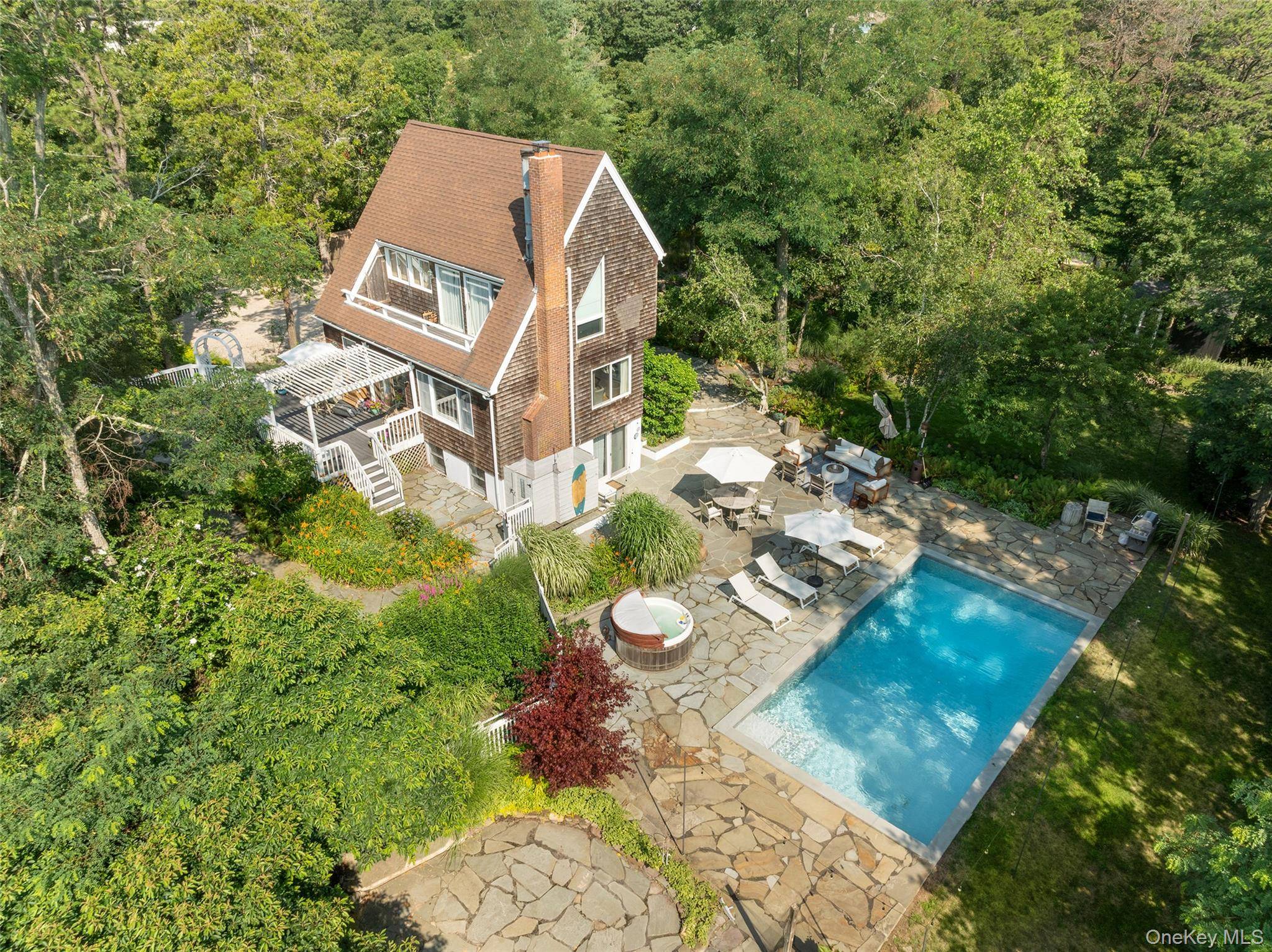 20A Oceanview RD, Hampton Bays, NY 11968