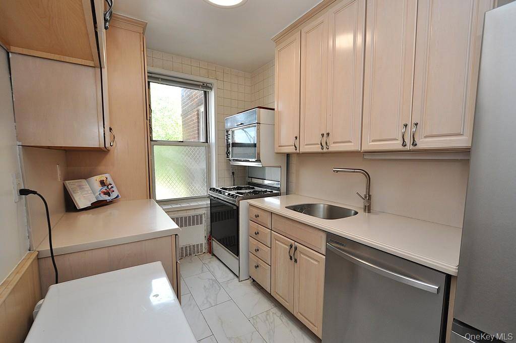 491 Riverdale AVE #3C, Yonkers, NY 10705
