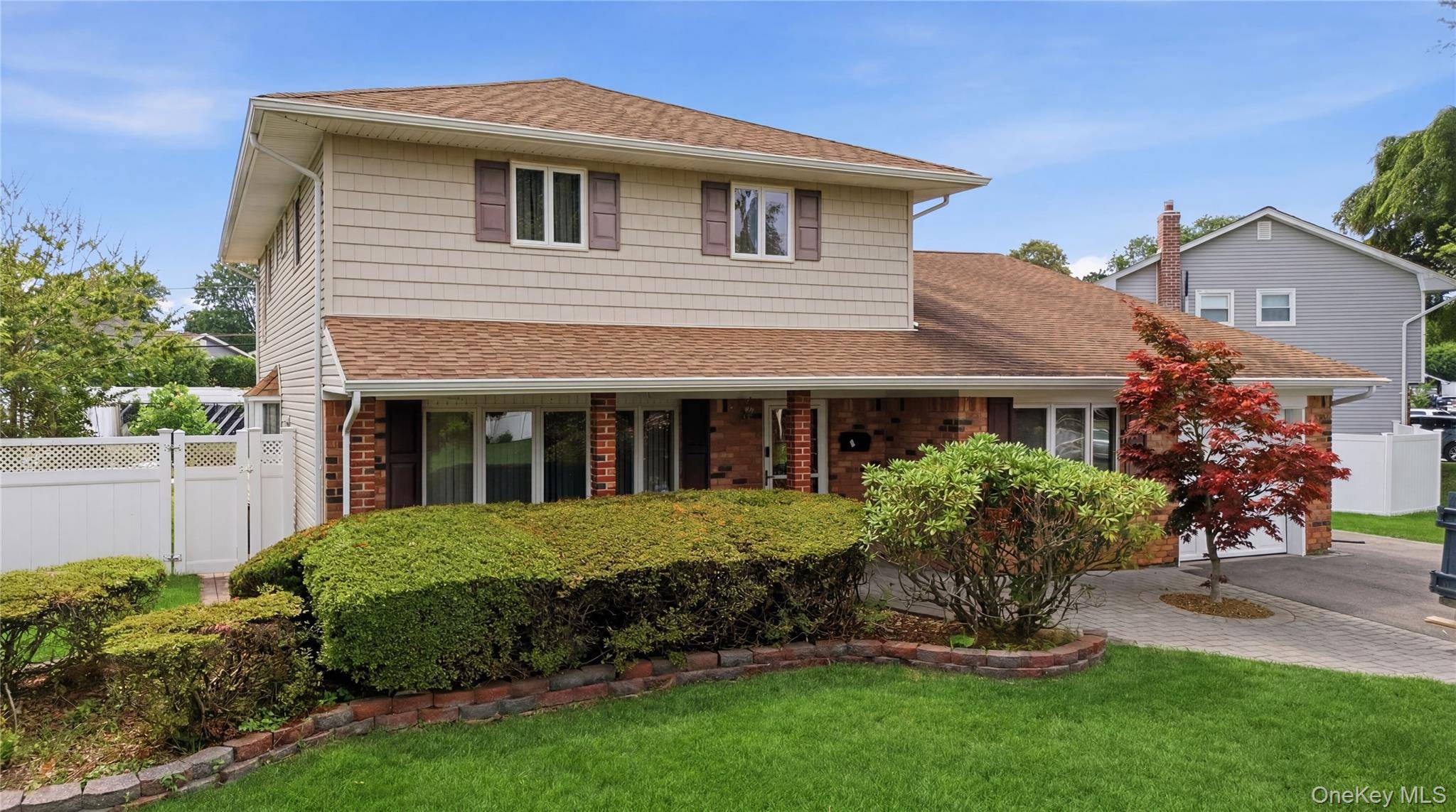 6 Navy DR, Smithtown, NY 11787