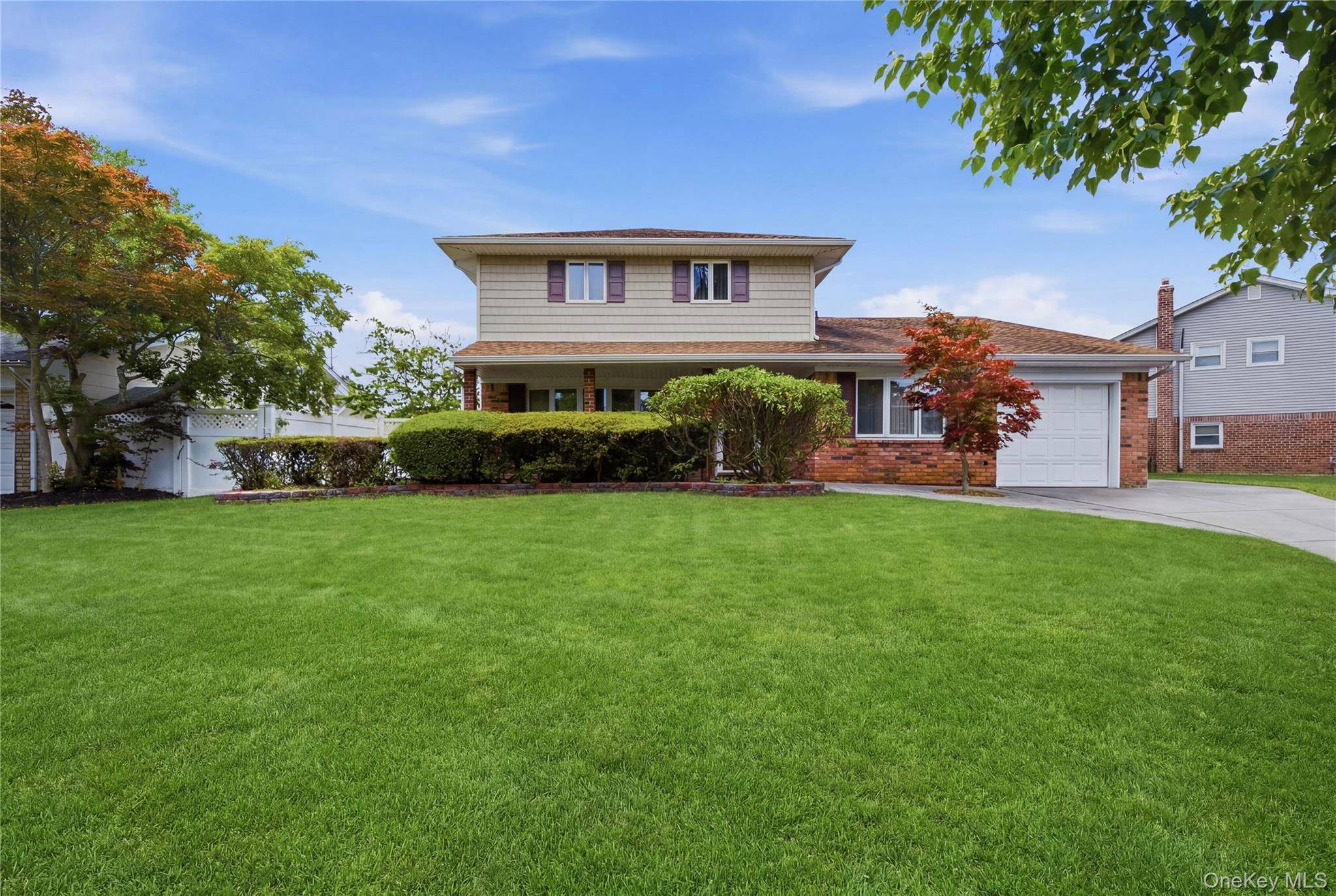 6 Navy DR, Smithtown, NY 11787