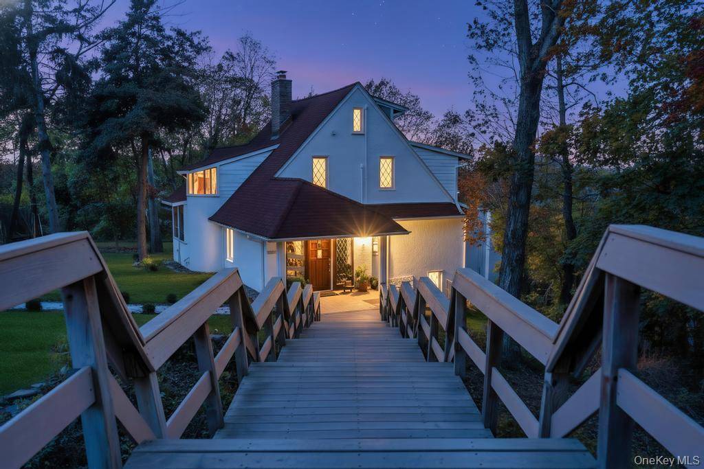 11 Buena Vista RD, Port Jefferson, NY 11777