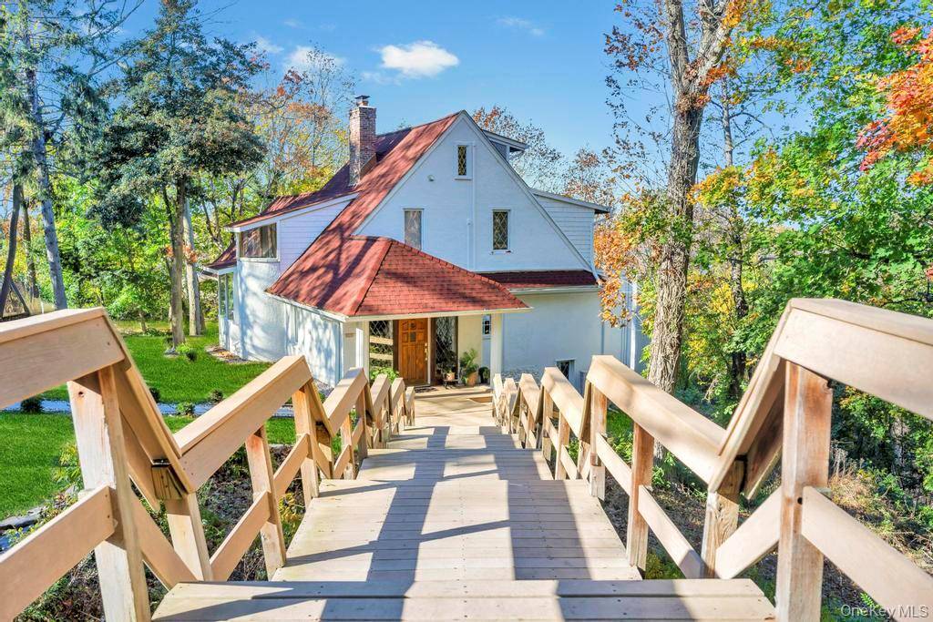 11 Buena Vista RD, Port Jefferson, NY 11777