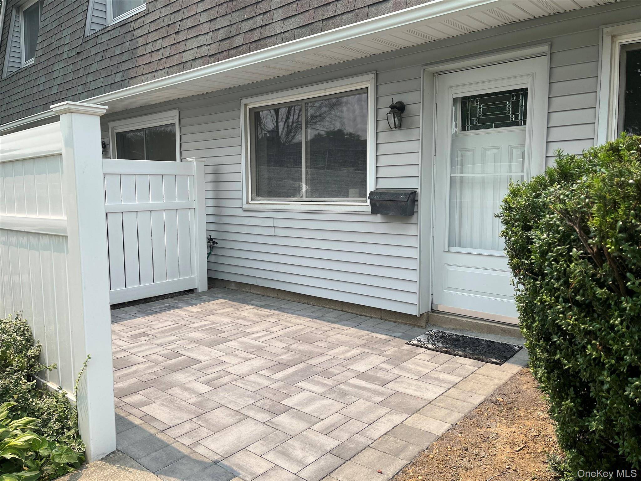 92 Storm DR, Holtsville, NY 11742