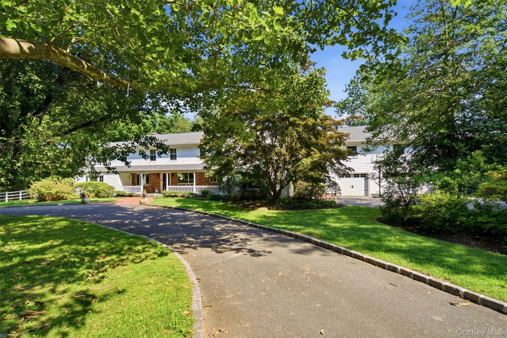 27 School LN, Lloyd Harbor, NY 11743