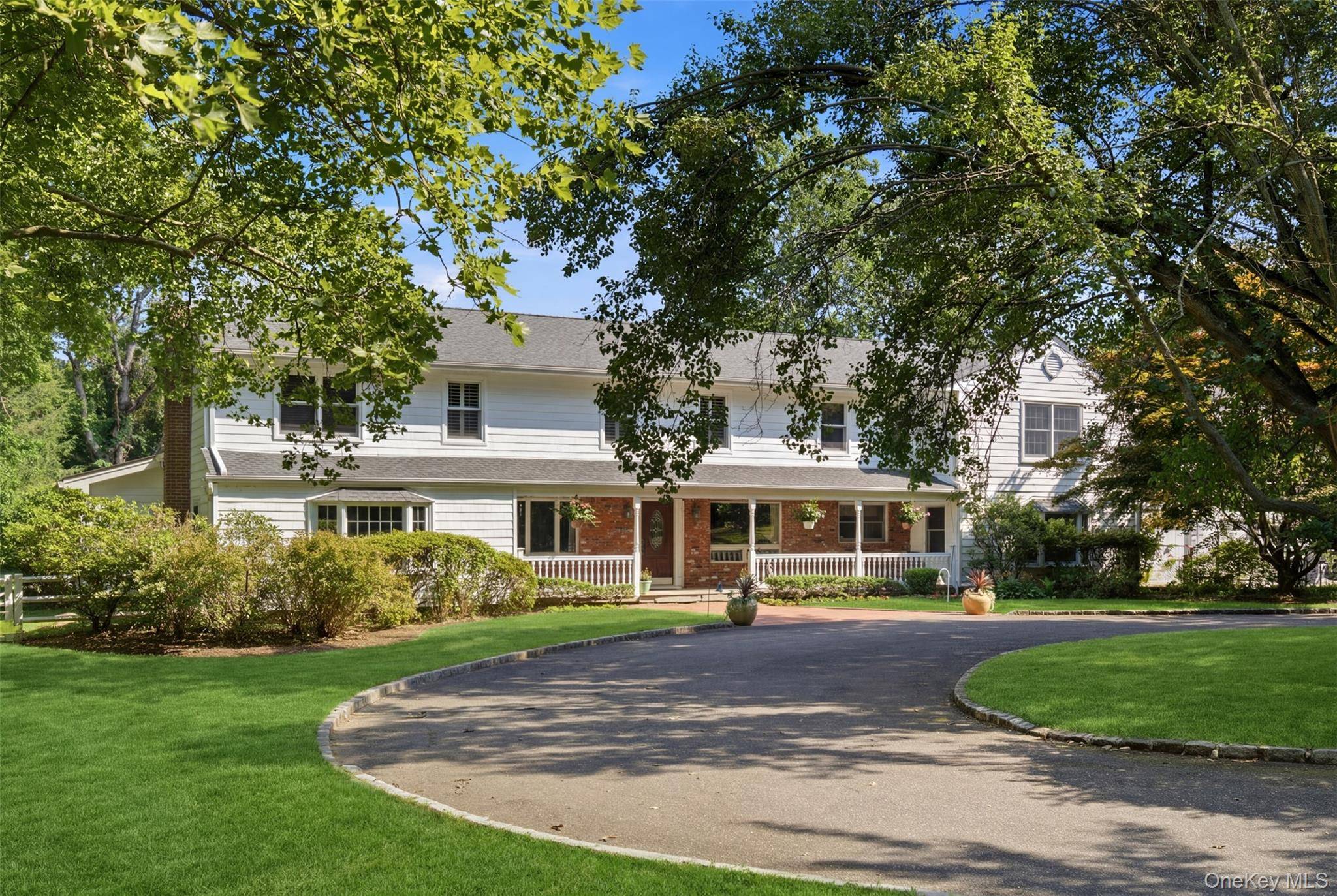 27 School LN, Lloyd Harbor, NY 11743