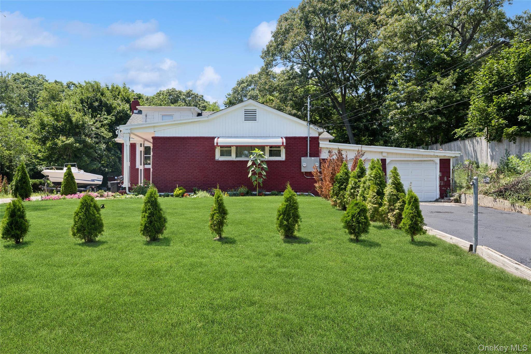 71 11th AVE, Huntington Station, NY 11746