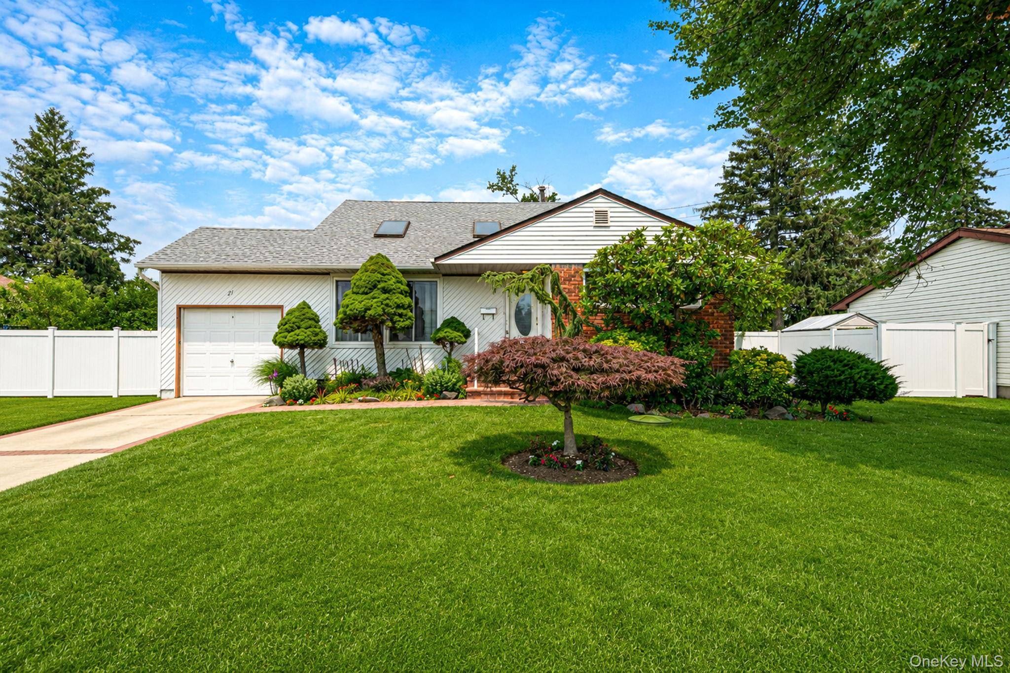 27 Ventura DR, North Babylon, NY 11703
