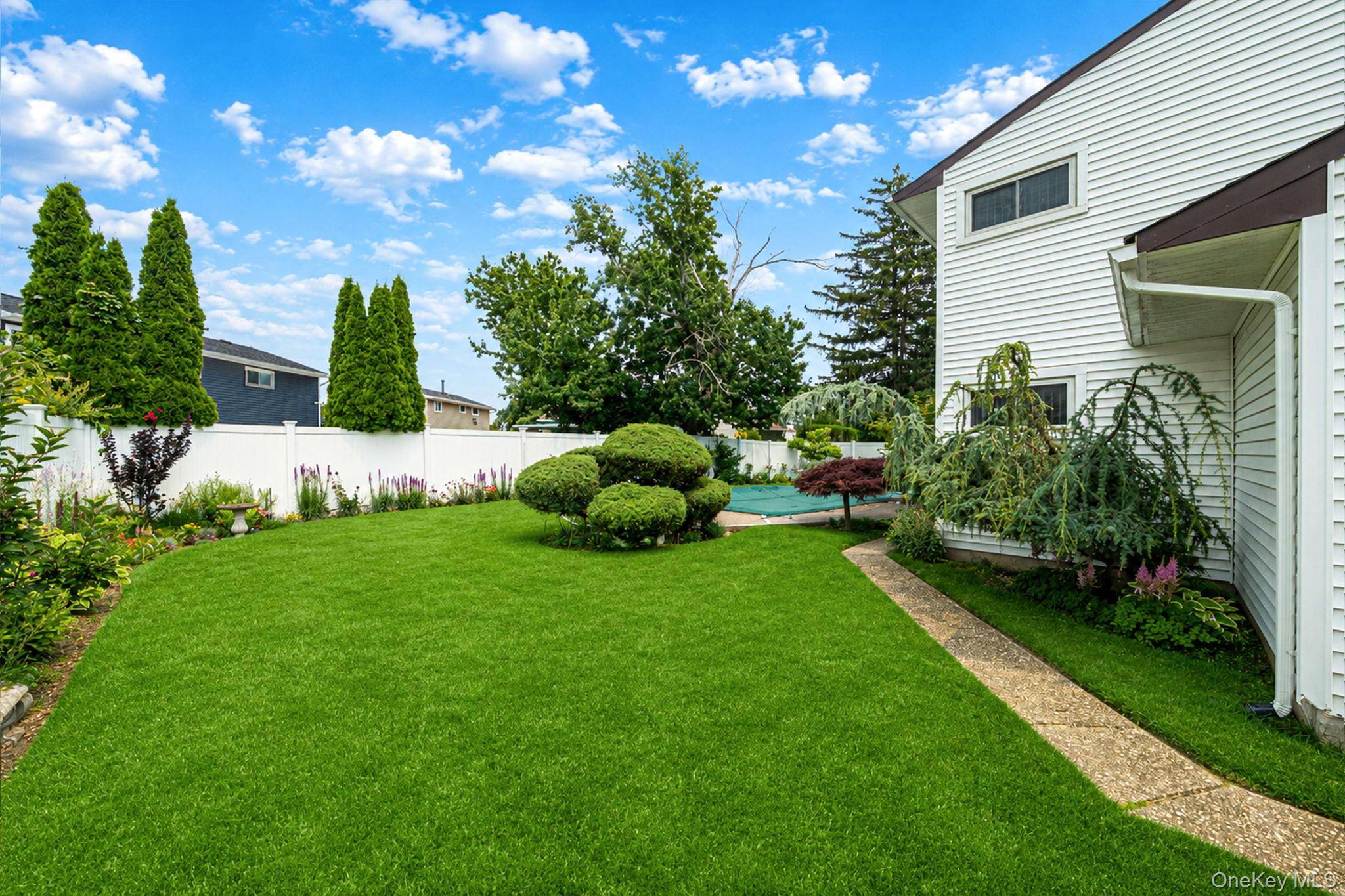 27 Ventura DR, North Babylon, NY 11703