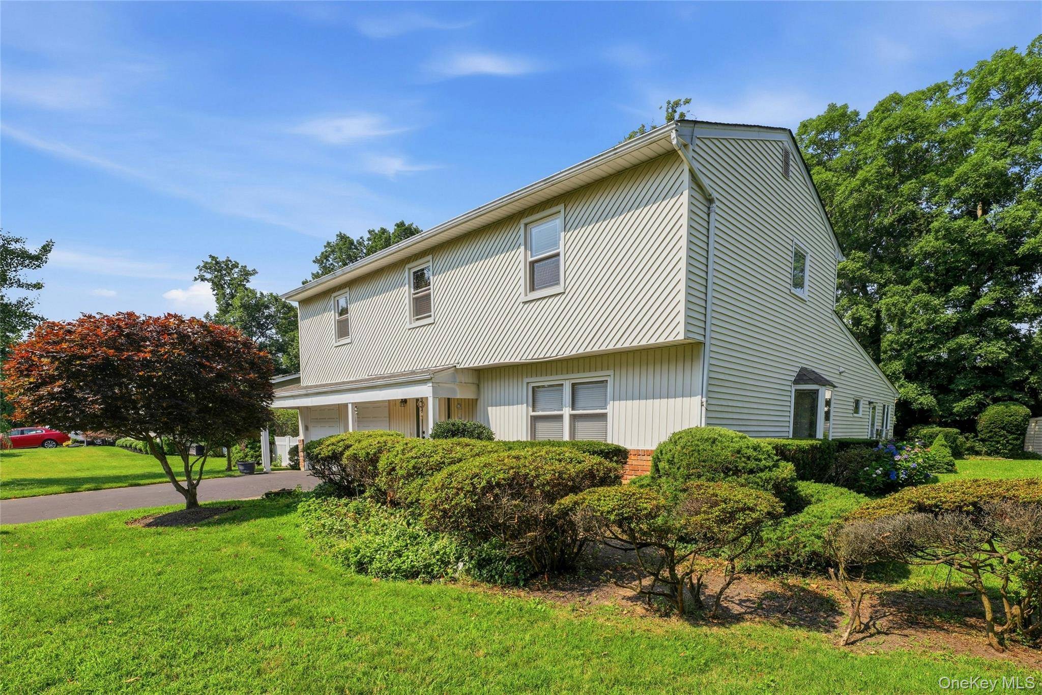 12 Kenny ST, Hauppauge, NY 11788