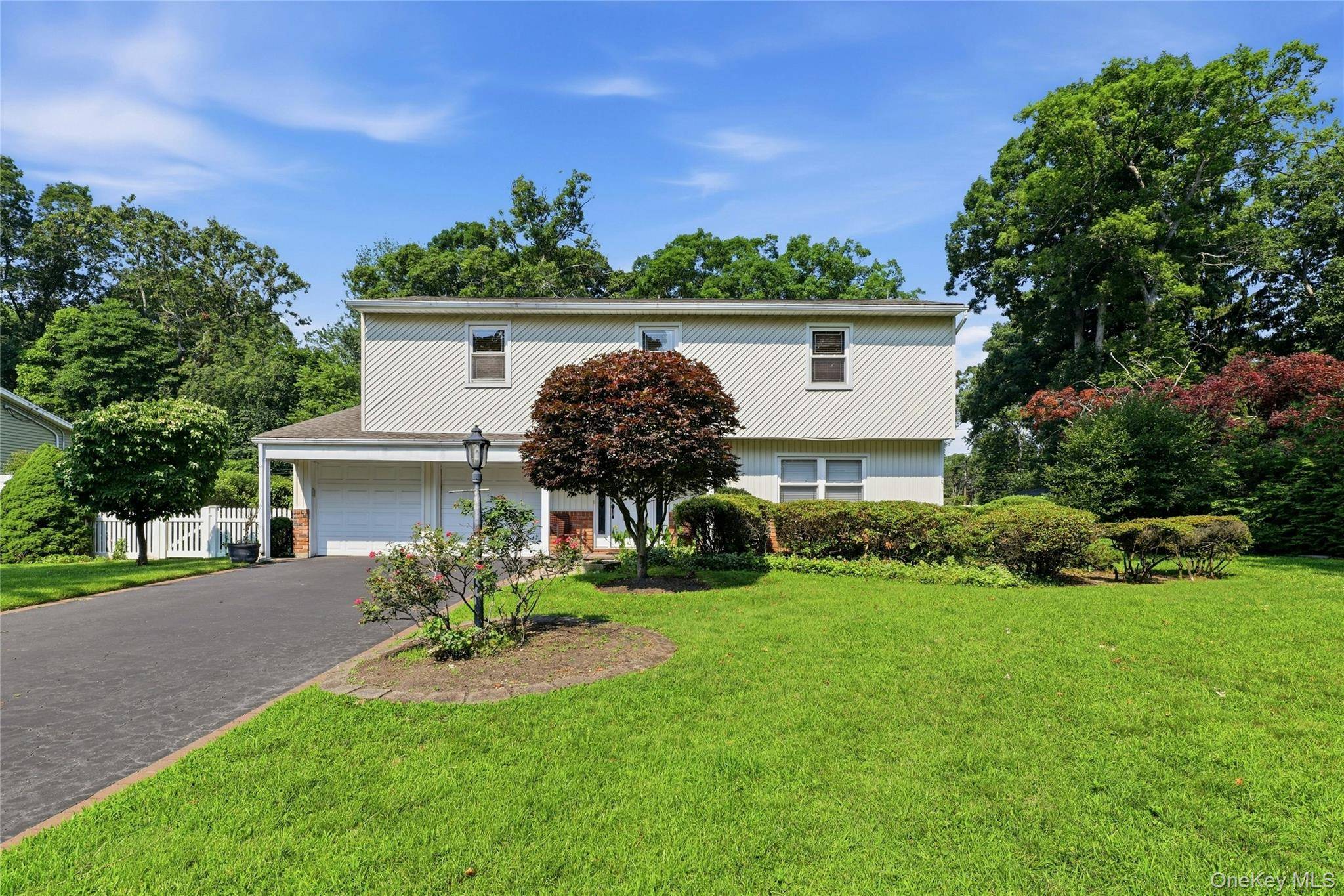 12 Kenny ST, Hauppauge, NY 11788