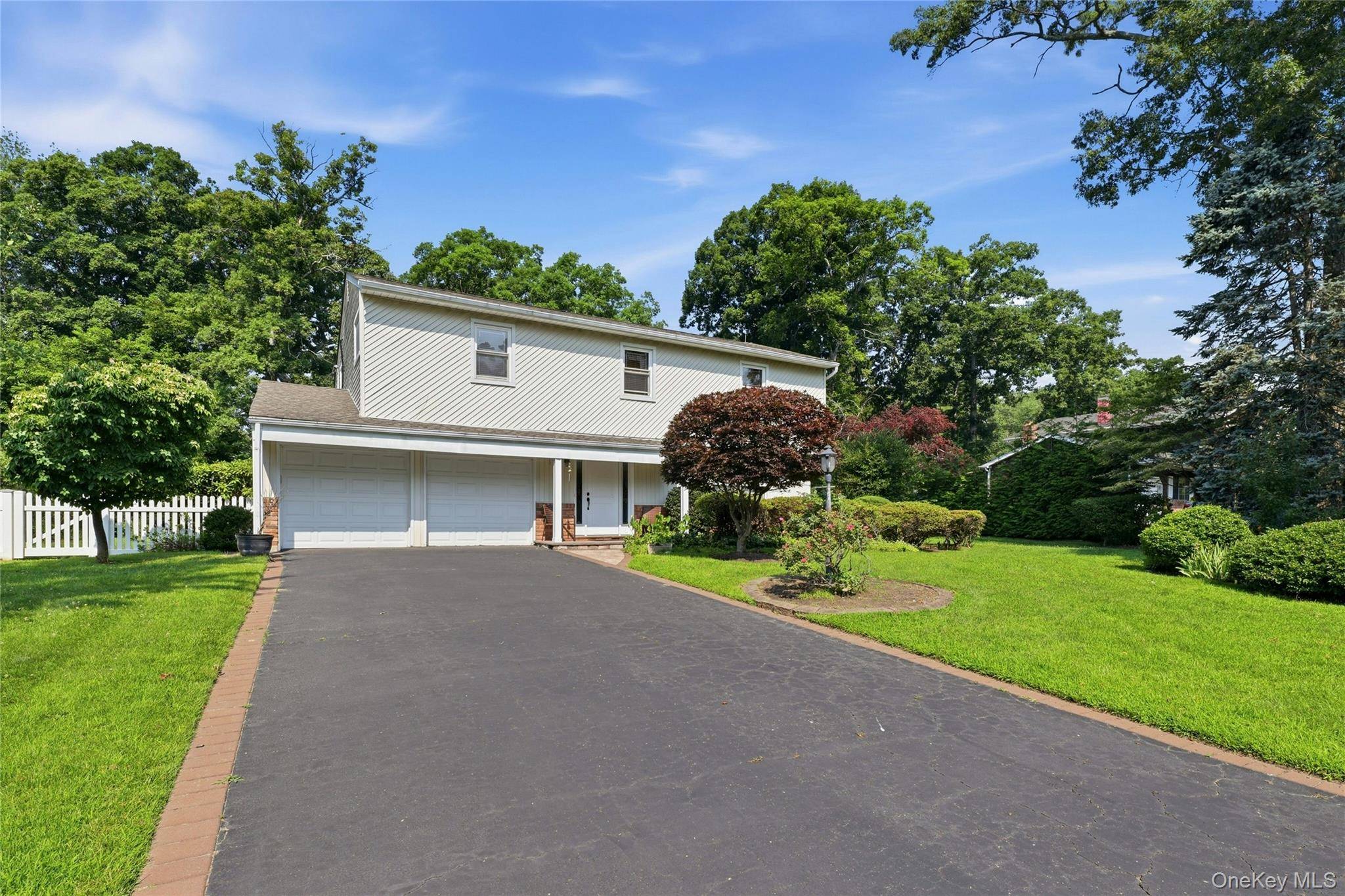 12 Kenny ST, Hauppauge, NY 11788