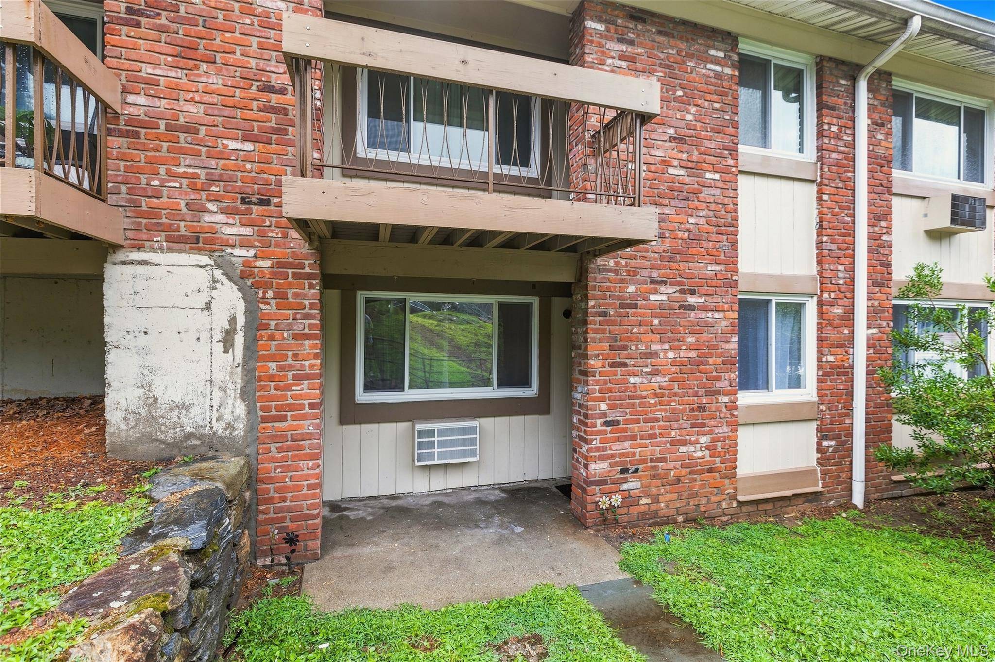 2 Woods End CIR #L, Peekskill, NY 10566
