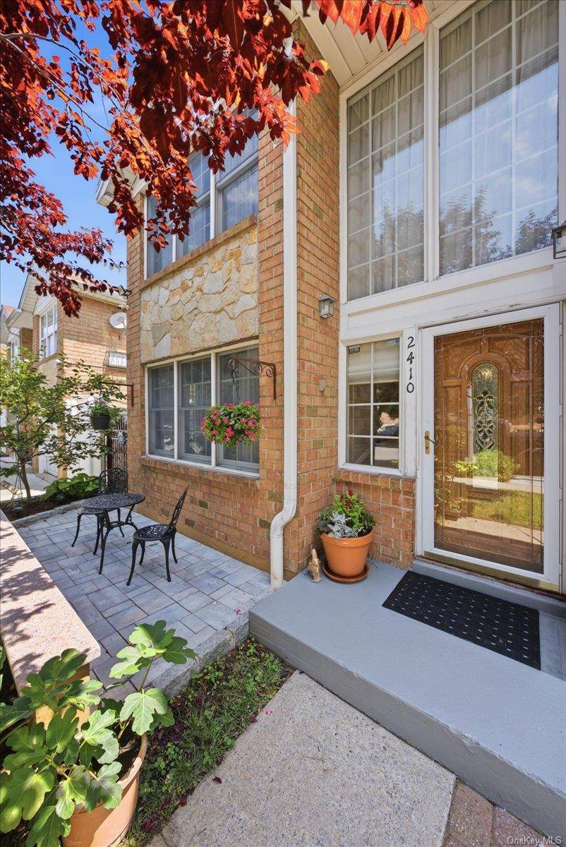 2410 Lodovick AVE, Bronx, NY 10469
