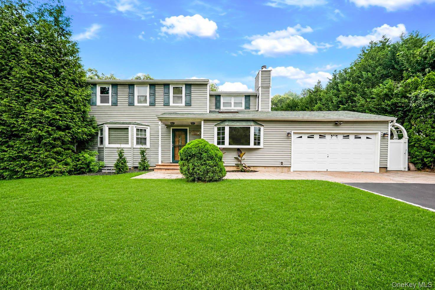 35 Scout TRL, Ridge, NY 11961