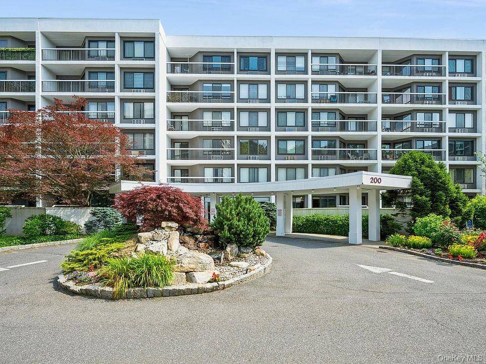 200 High Point DR #PH 8, Hartsdale, NY 10530