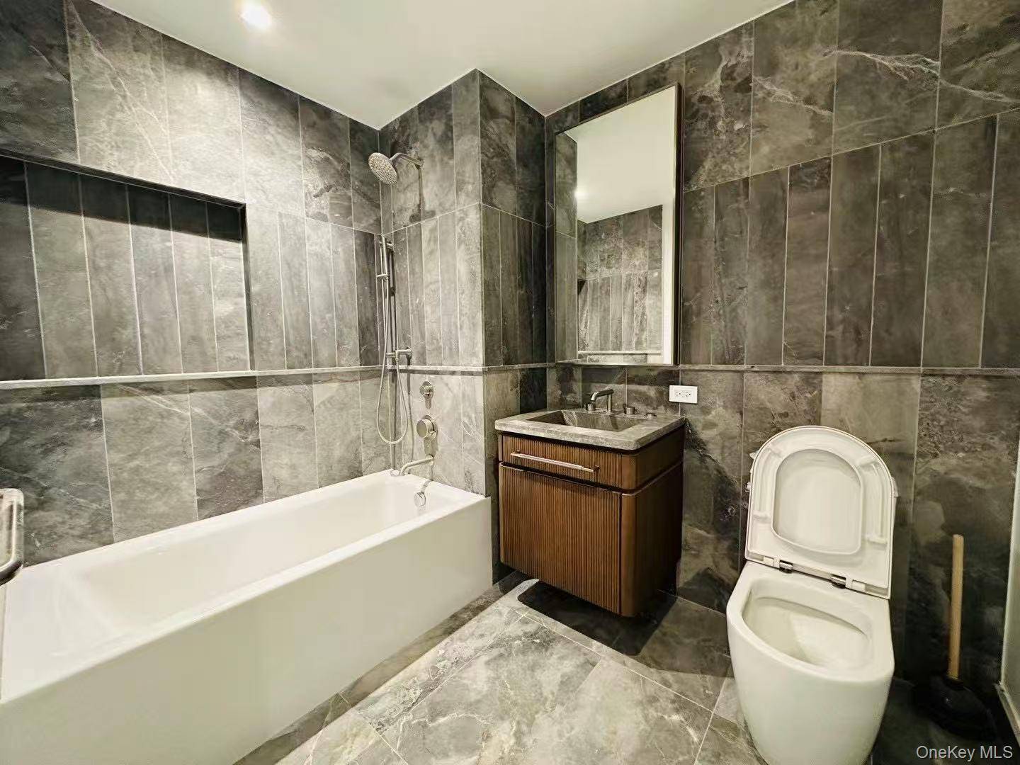 208 Delancey ST #10E, New York (manhattan), NY 10002