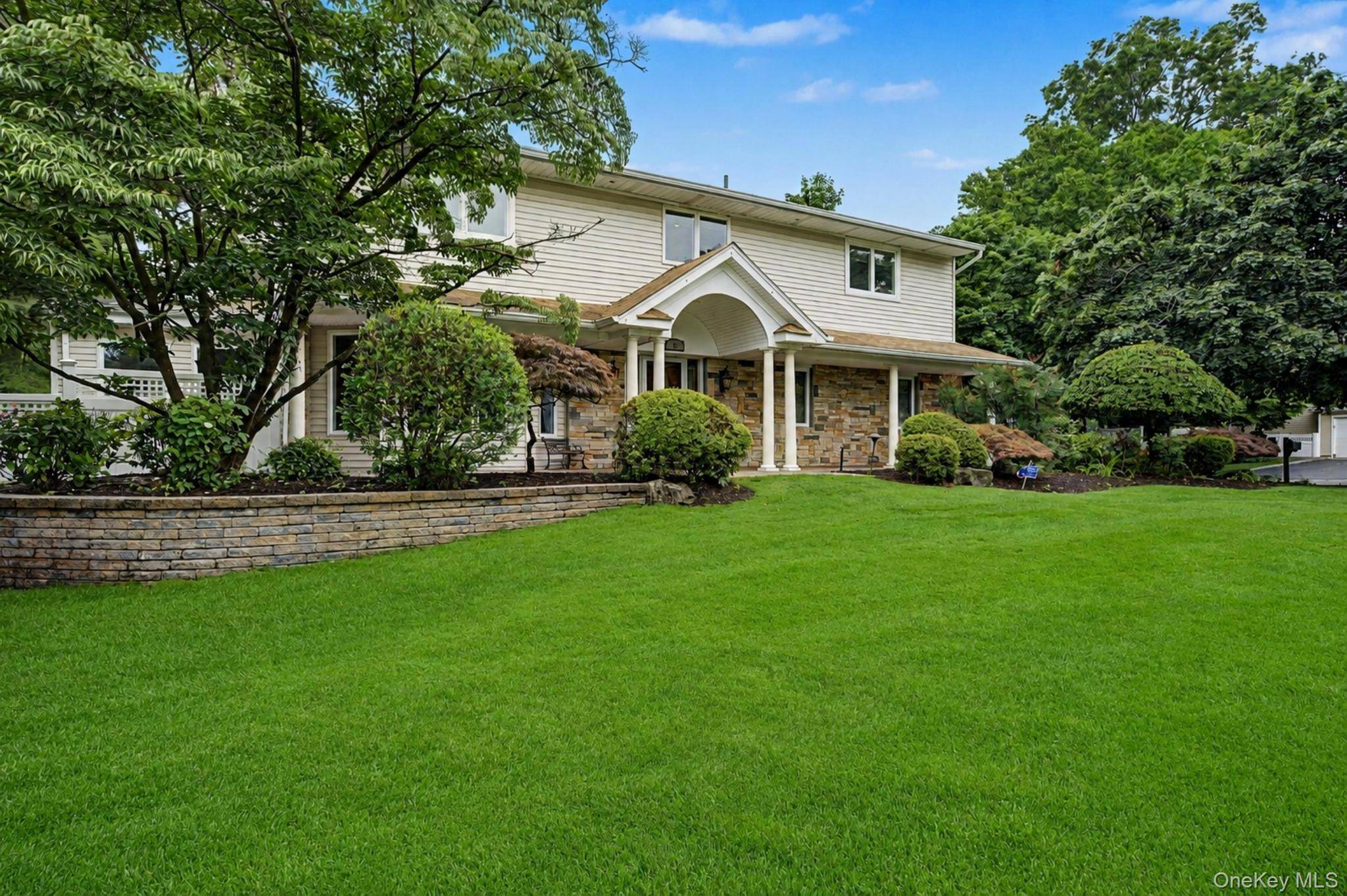 6 Field Daisy LN, East Northport, NY 11731