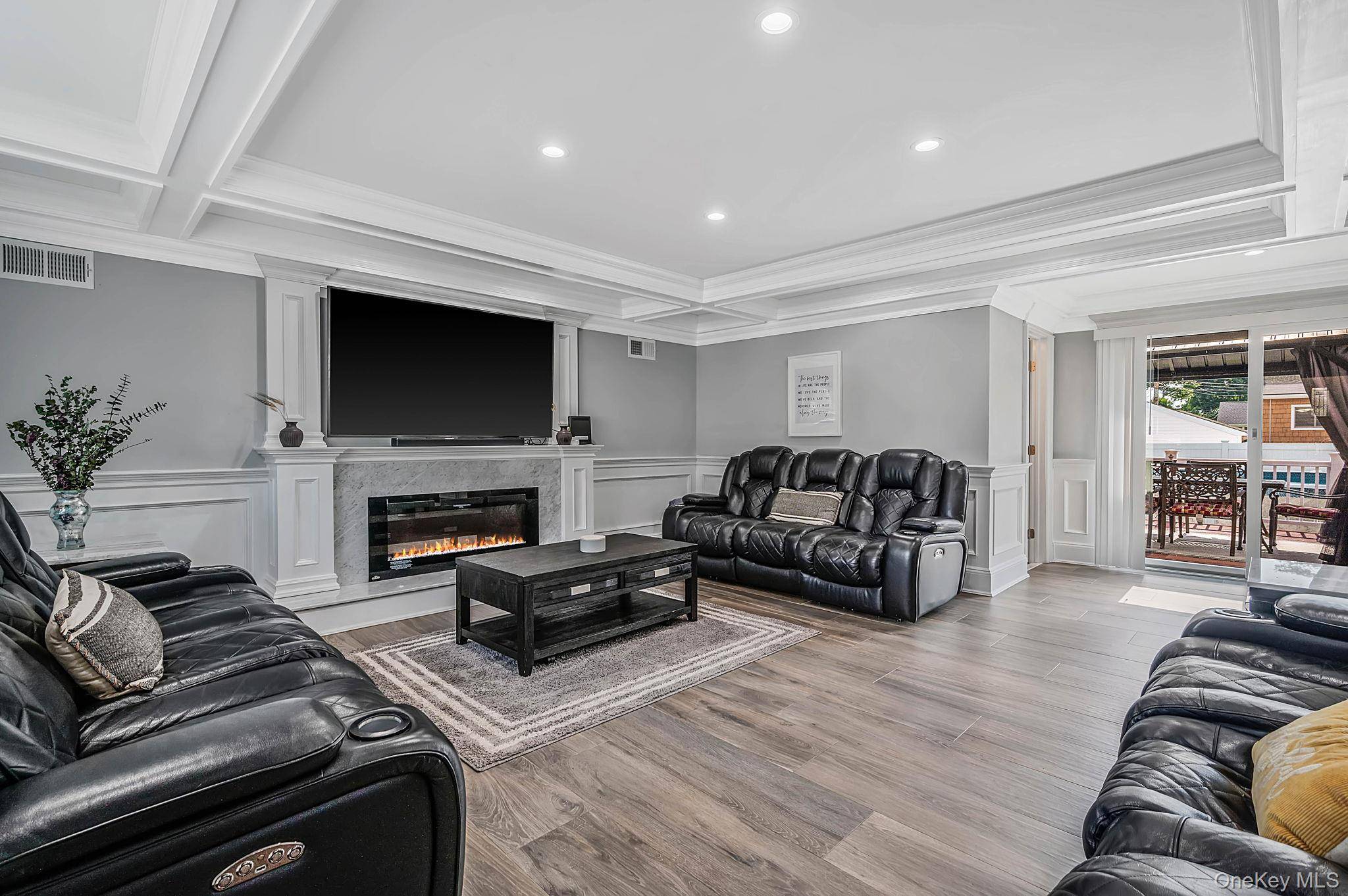 18 Worden PL, West Babylon, NY 11704