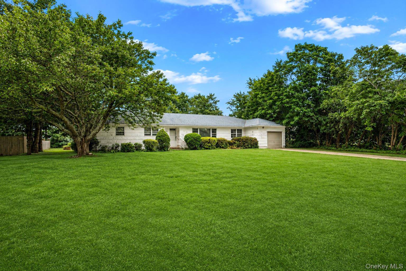 685 Village LN, Mattituck, NY 11952