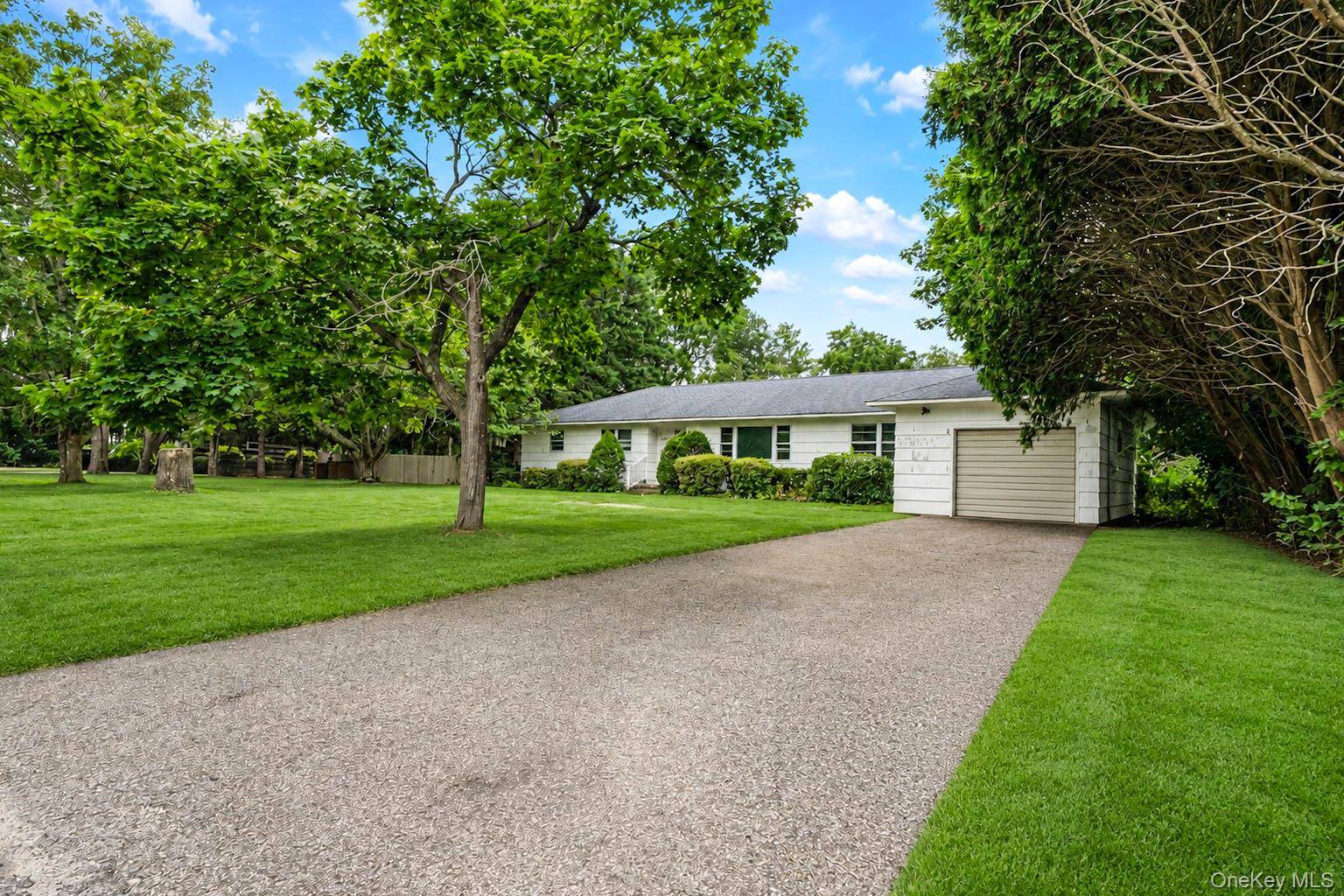 685 Village LN, Mattituck, NY 11952