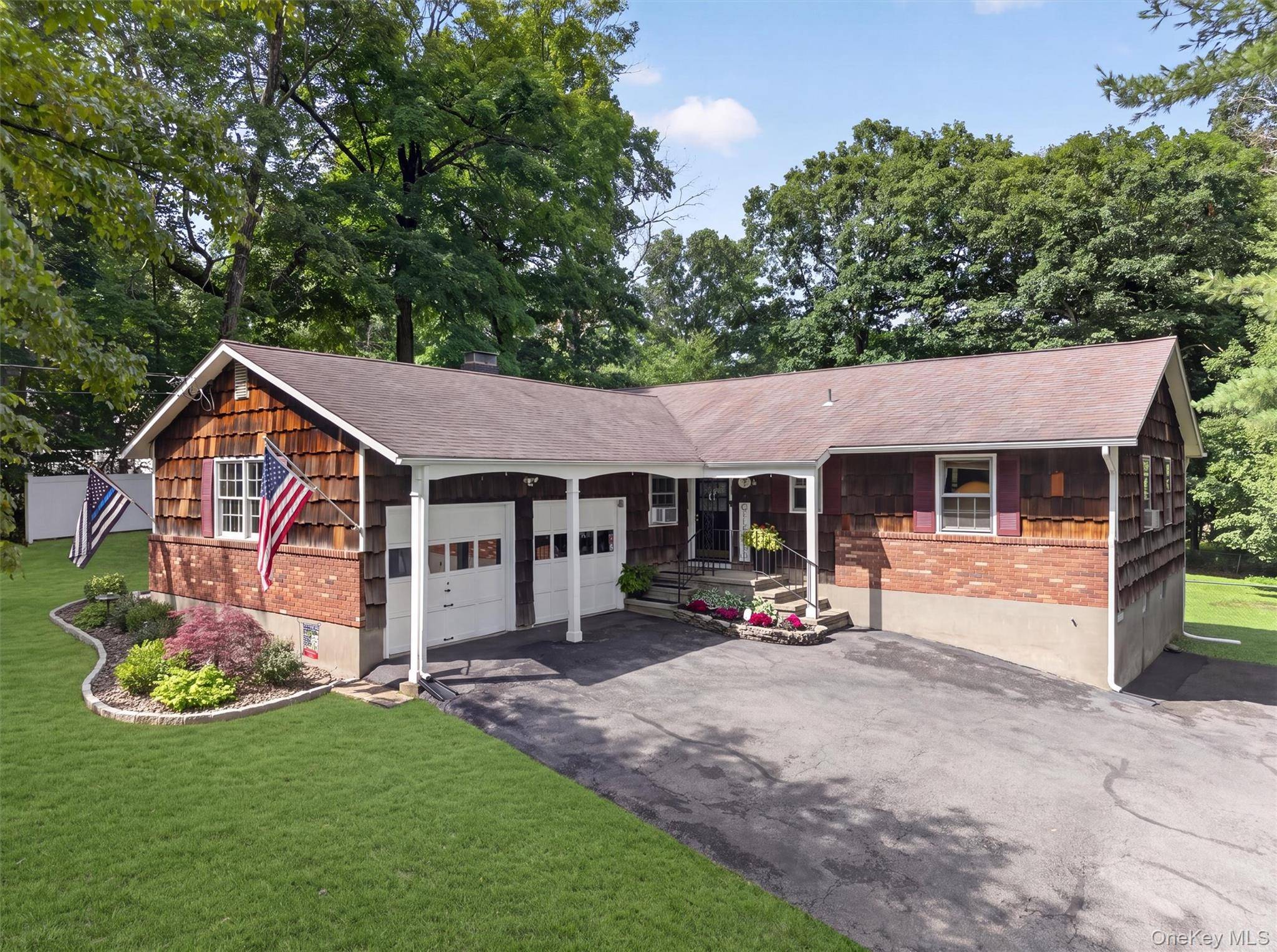 25 Lucky LN, Washingtonville, NY 10992