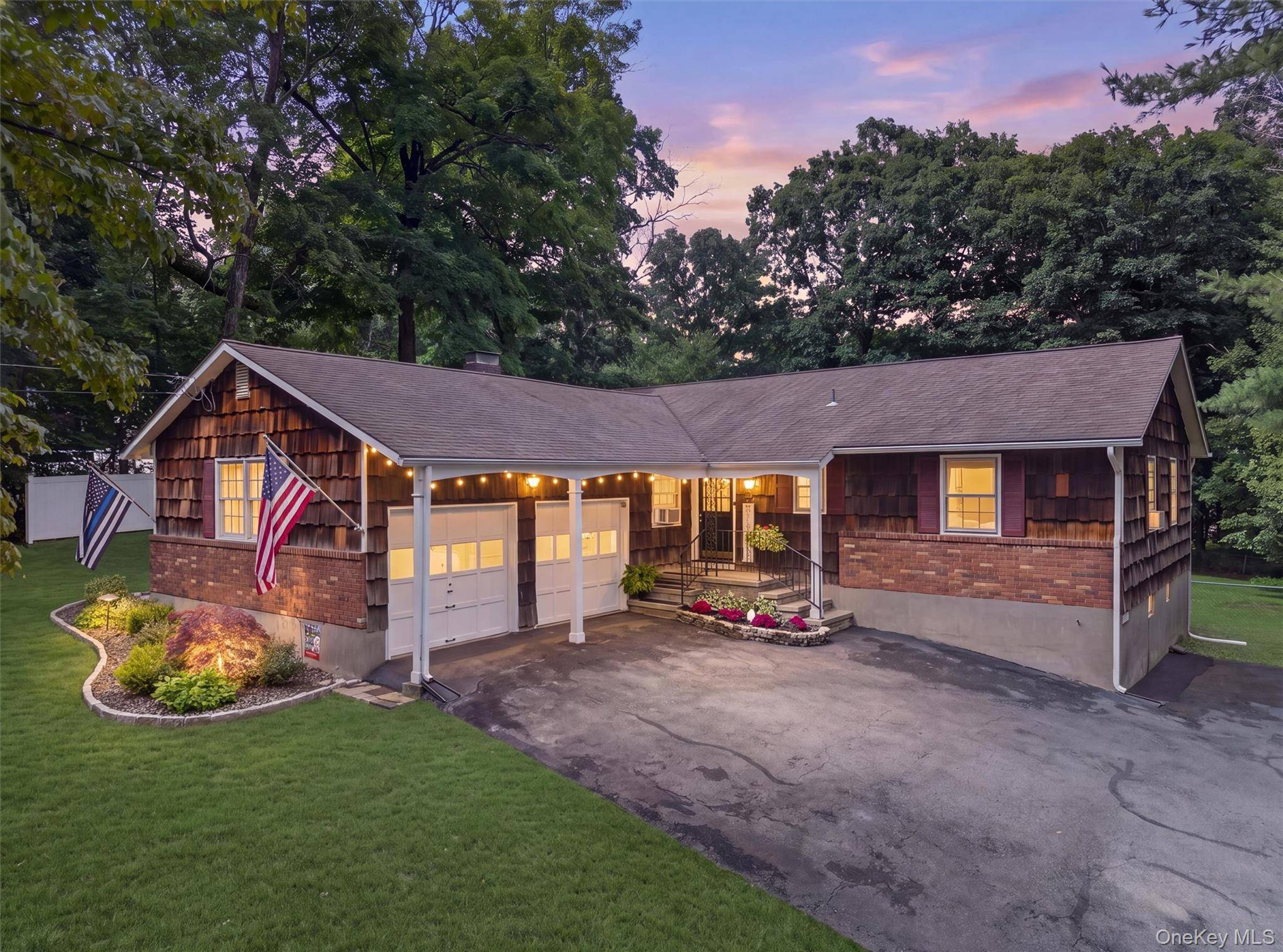 25 Lucky LN, Washingtonville, NY 10992