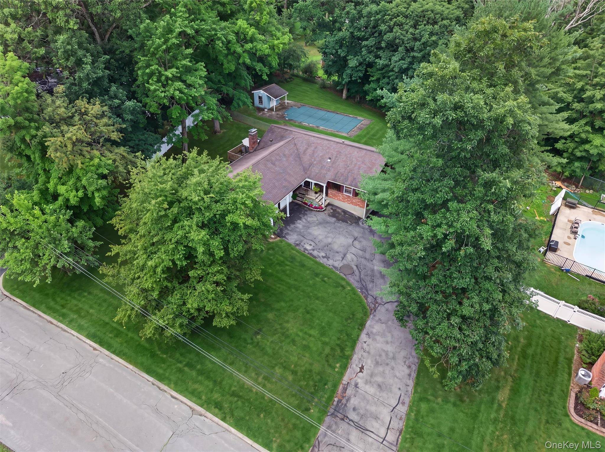 25 Lucky LN, Washingtonville, NY 10992