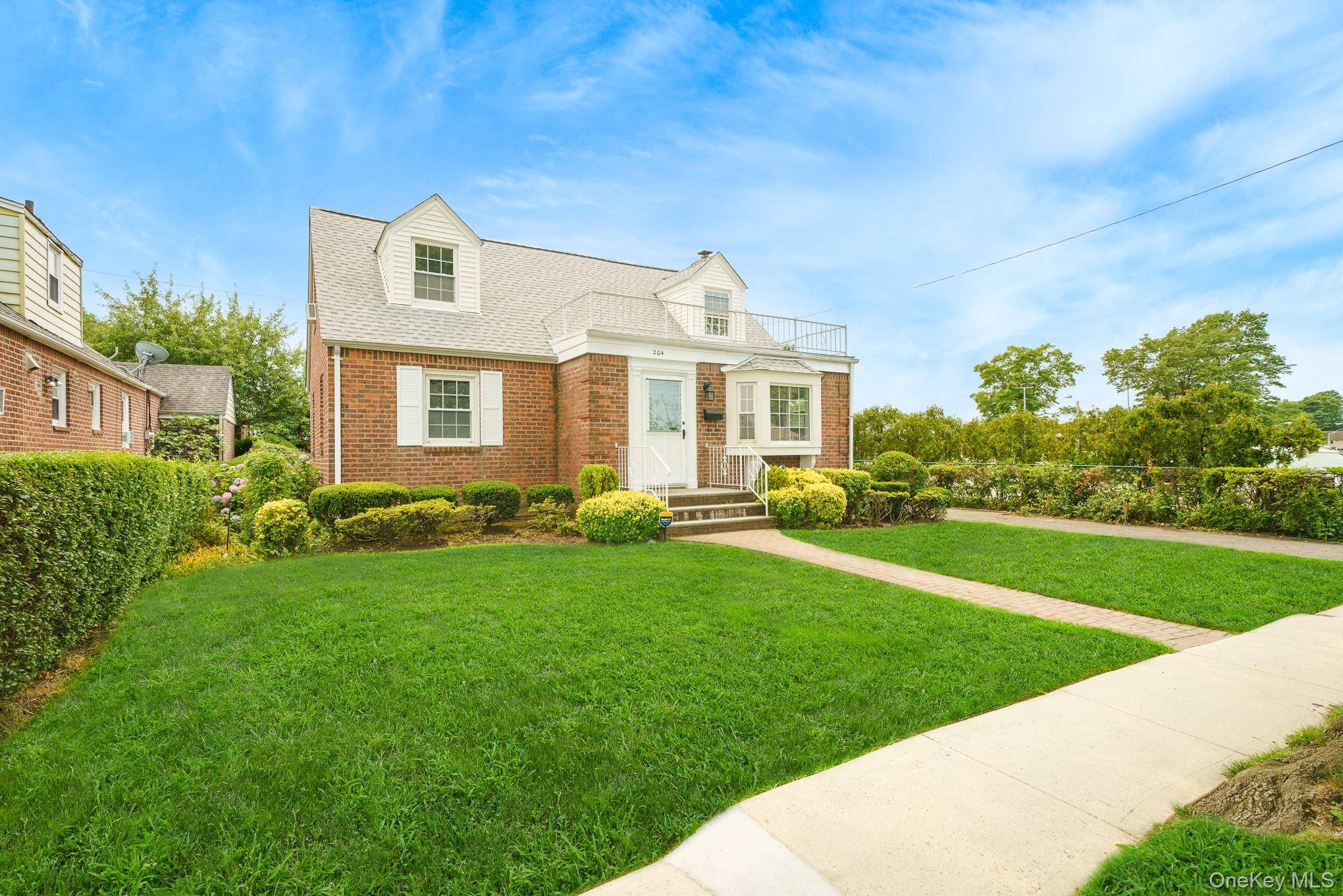 204 Center ST, Williston Park, NY 11596