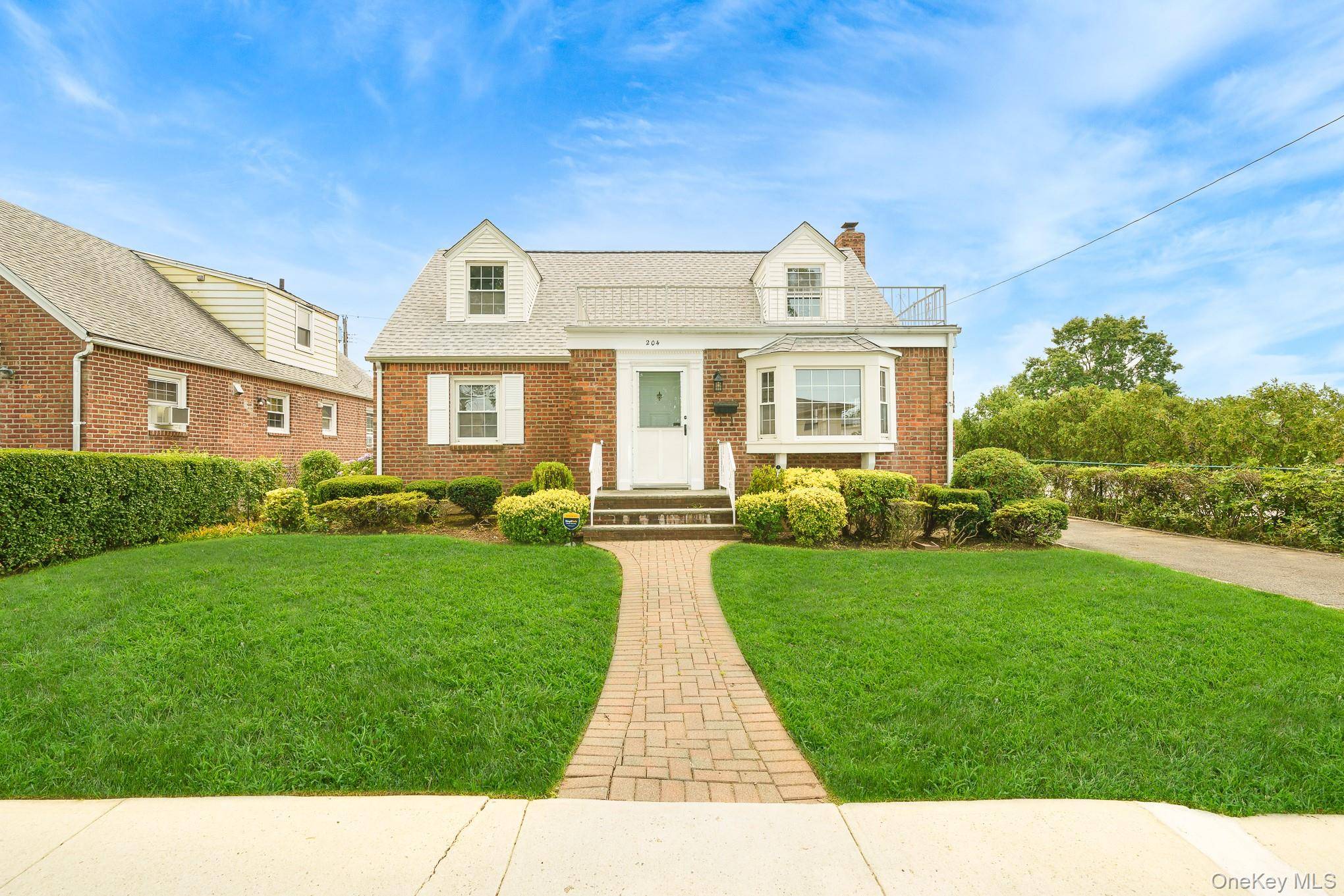 204 Center ST, Williston Park, NY 11596