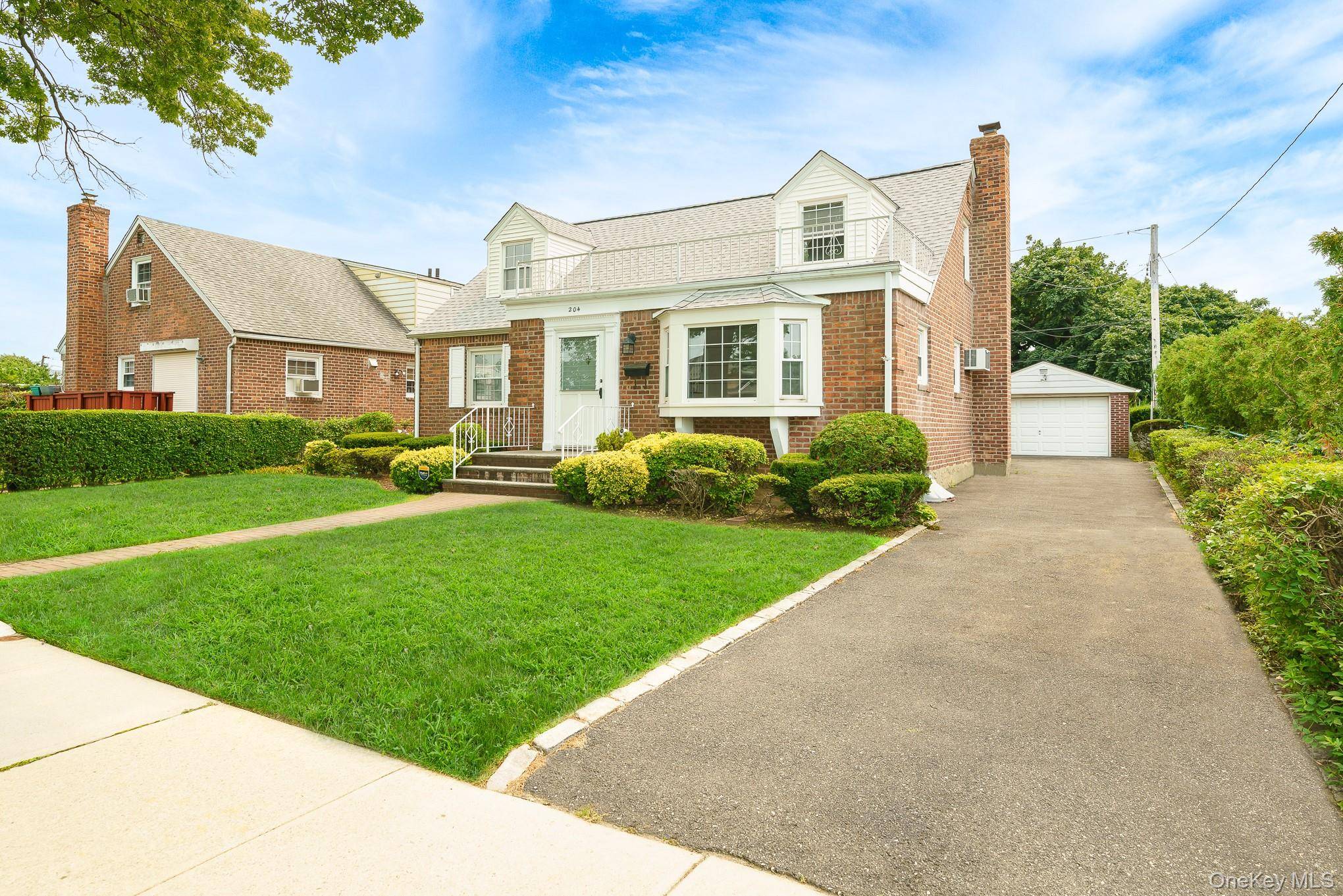 204 Center ST, Williston Park, NY 11596