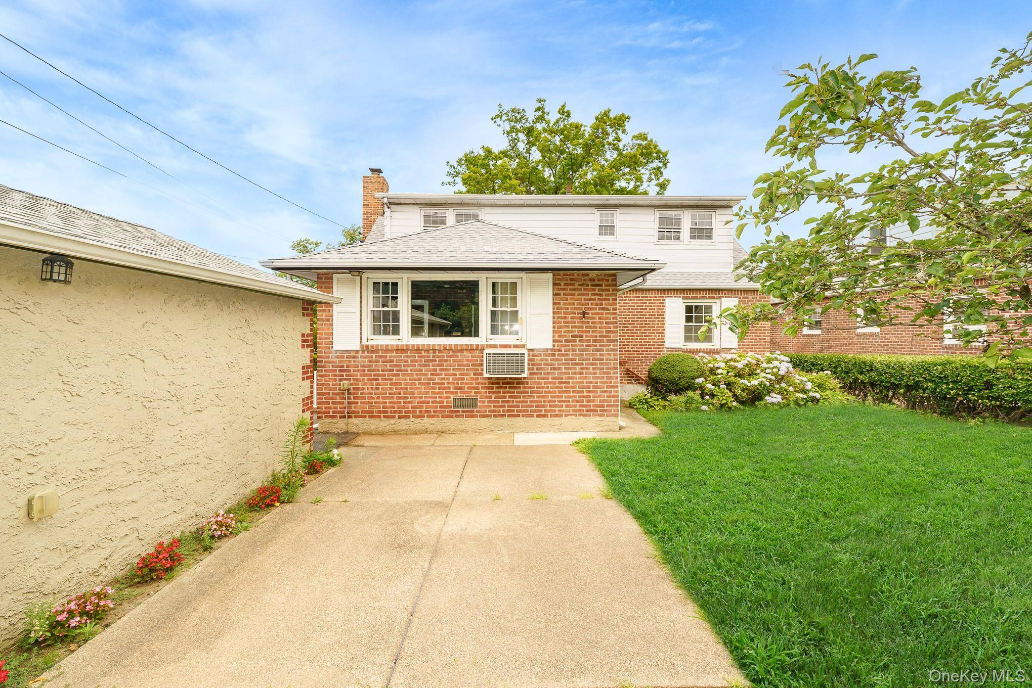 204 Center ST, Williston Park, NY 11596