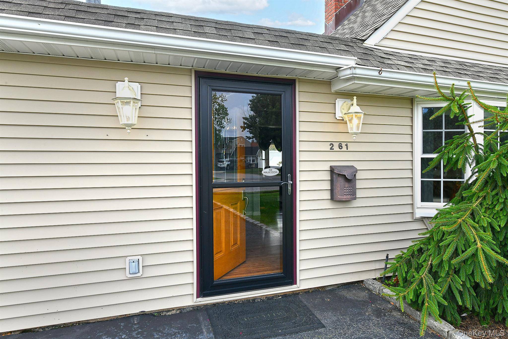 261 Elm DR, Levittown, NY 11756